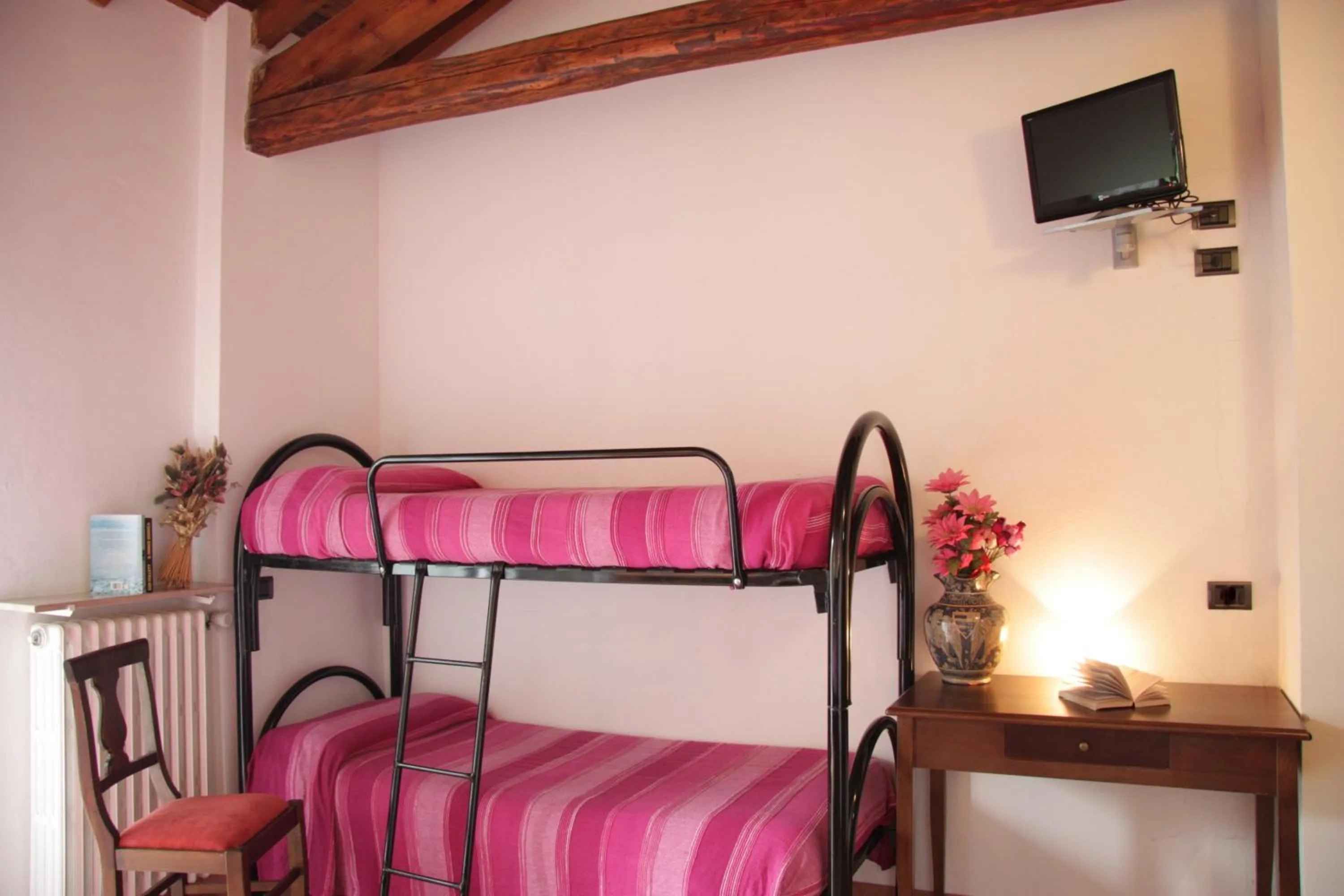 Decorative detail, Bed in Hotel La Locanda