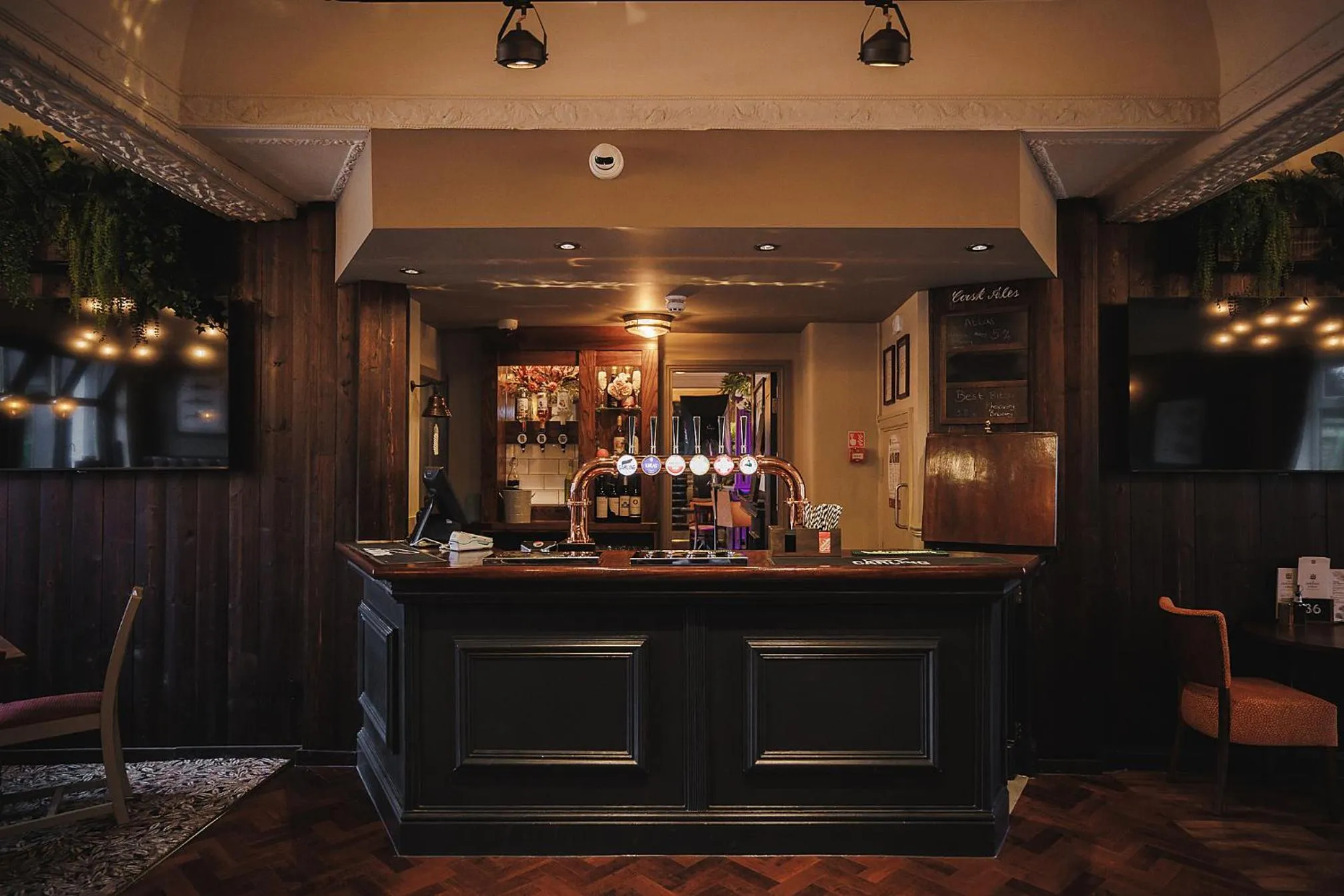 Lounge or bar in The Dukeries Lodge, Edwinstowe, Nottinghamshire
