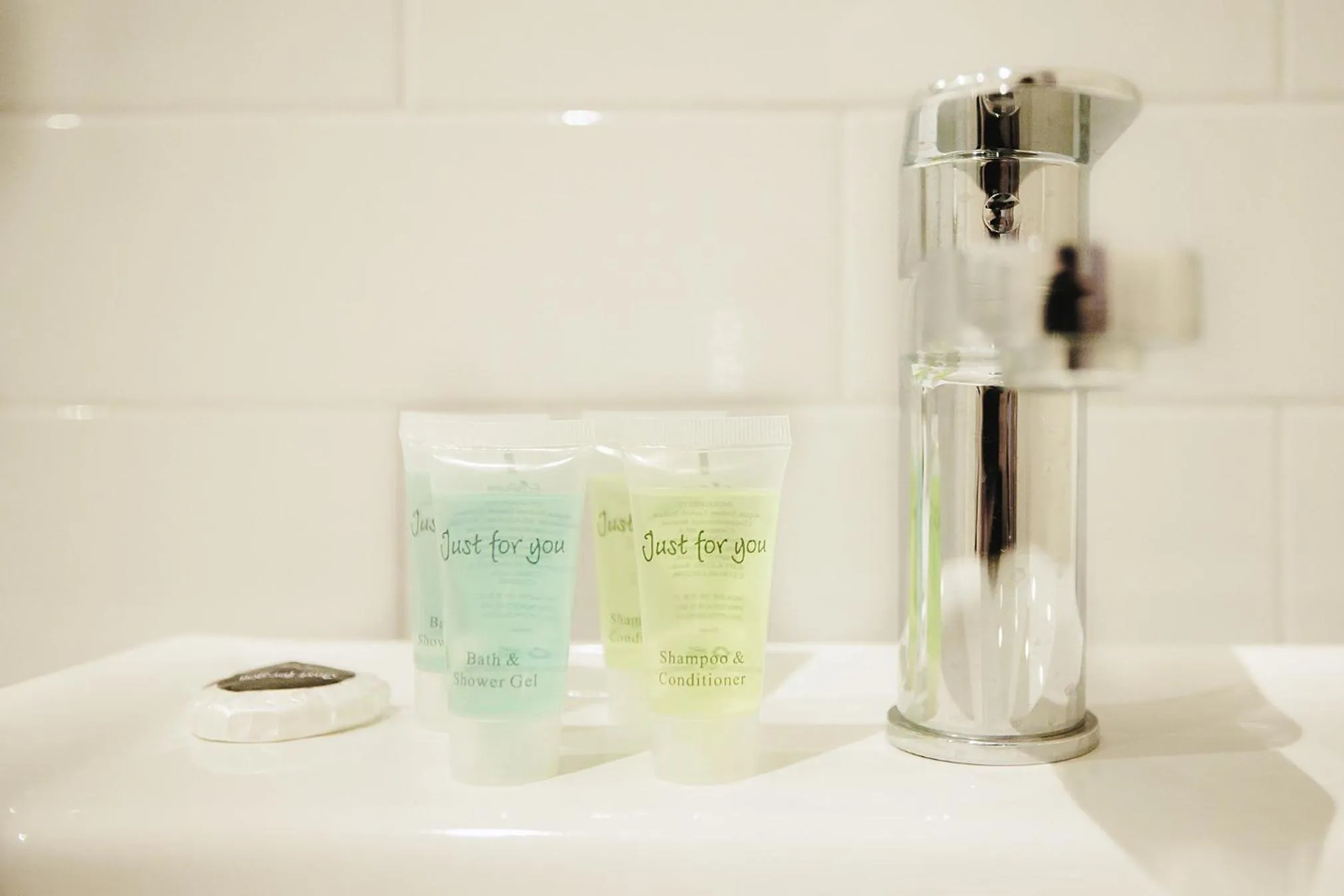 Bathroom in The Dukeries Lodge, Edwinstowe, Nottinghamshire
