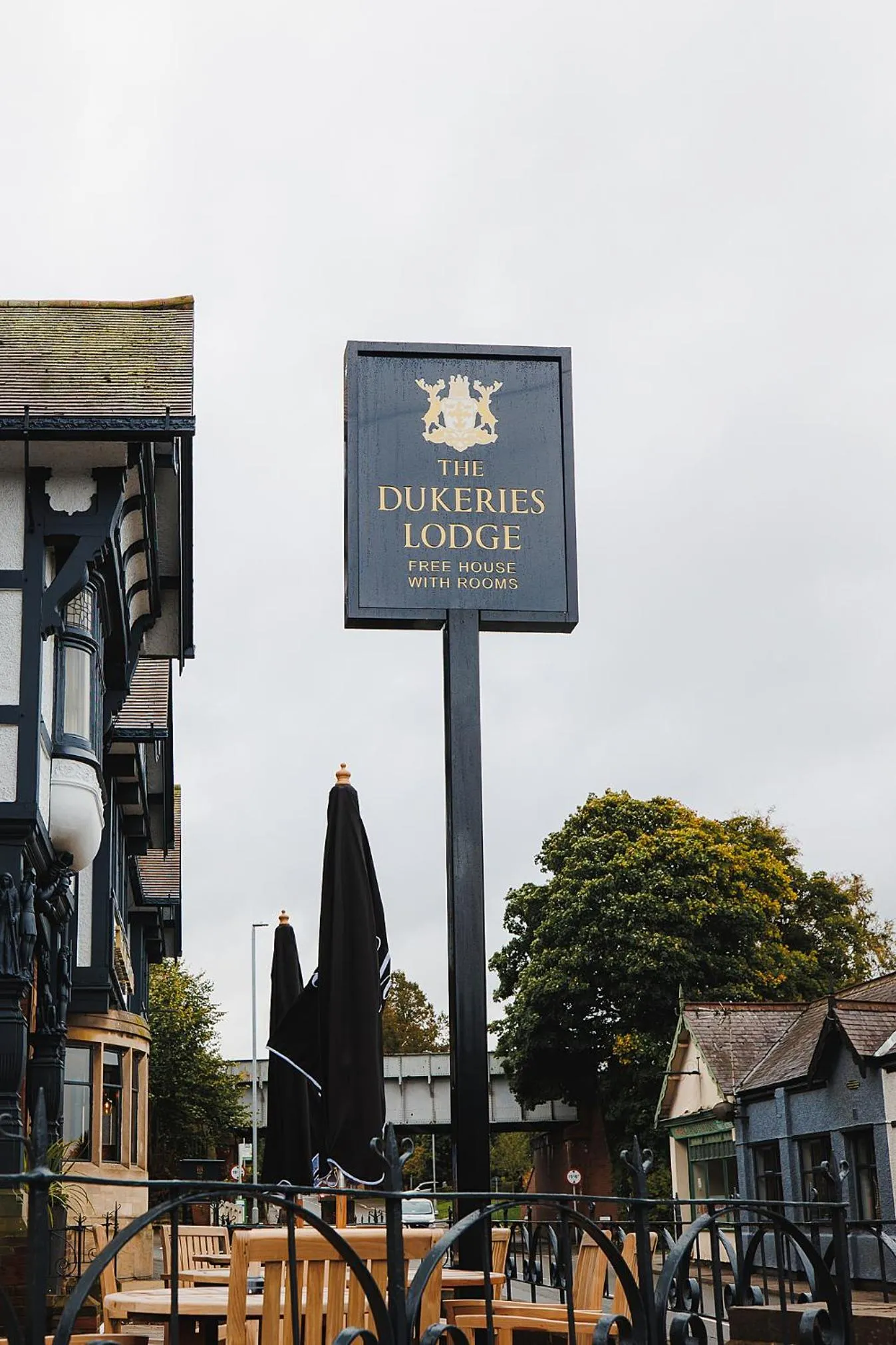 Logo/Certificate/Sign in The Dukeries Lodge, Edwinstowe, Nottinghamshire