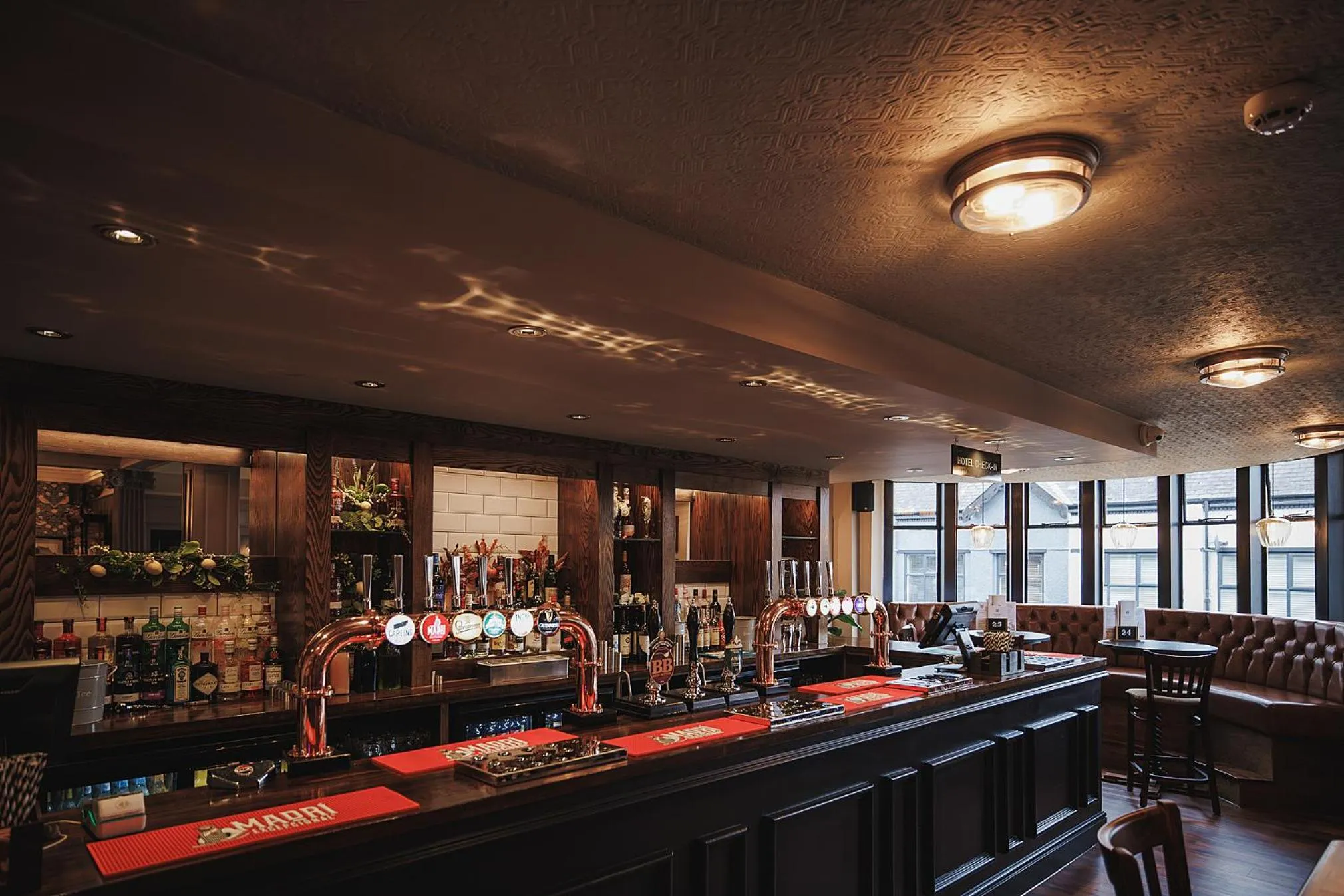 Lounge or bar in The Dukeries Lodge, Edwinstowe, Nottinghamshire