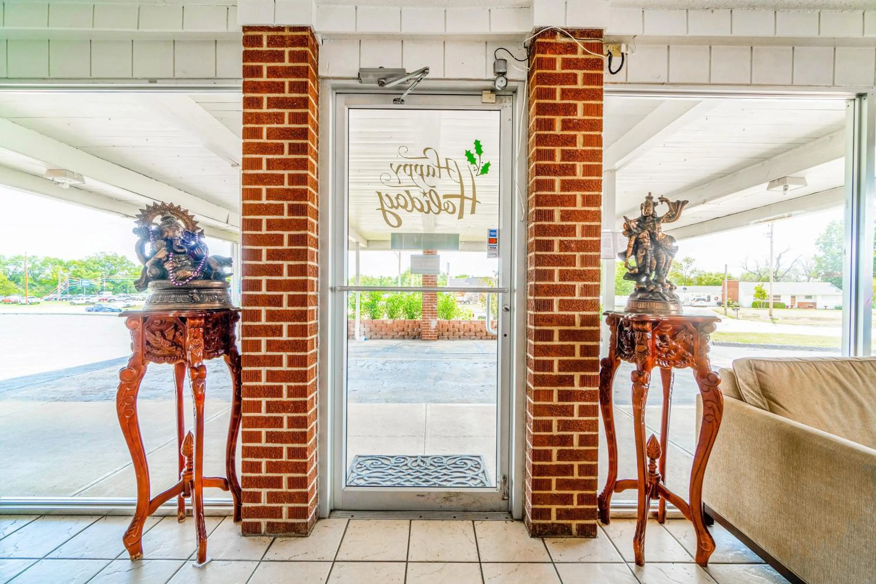 Lobby or reception in Lamplighter Inn By OYO Independence