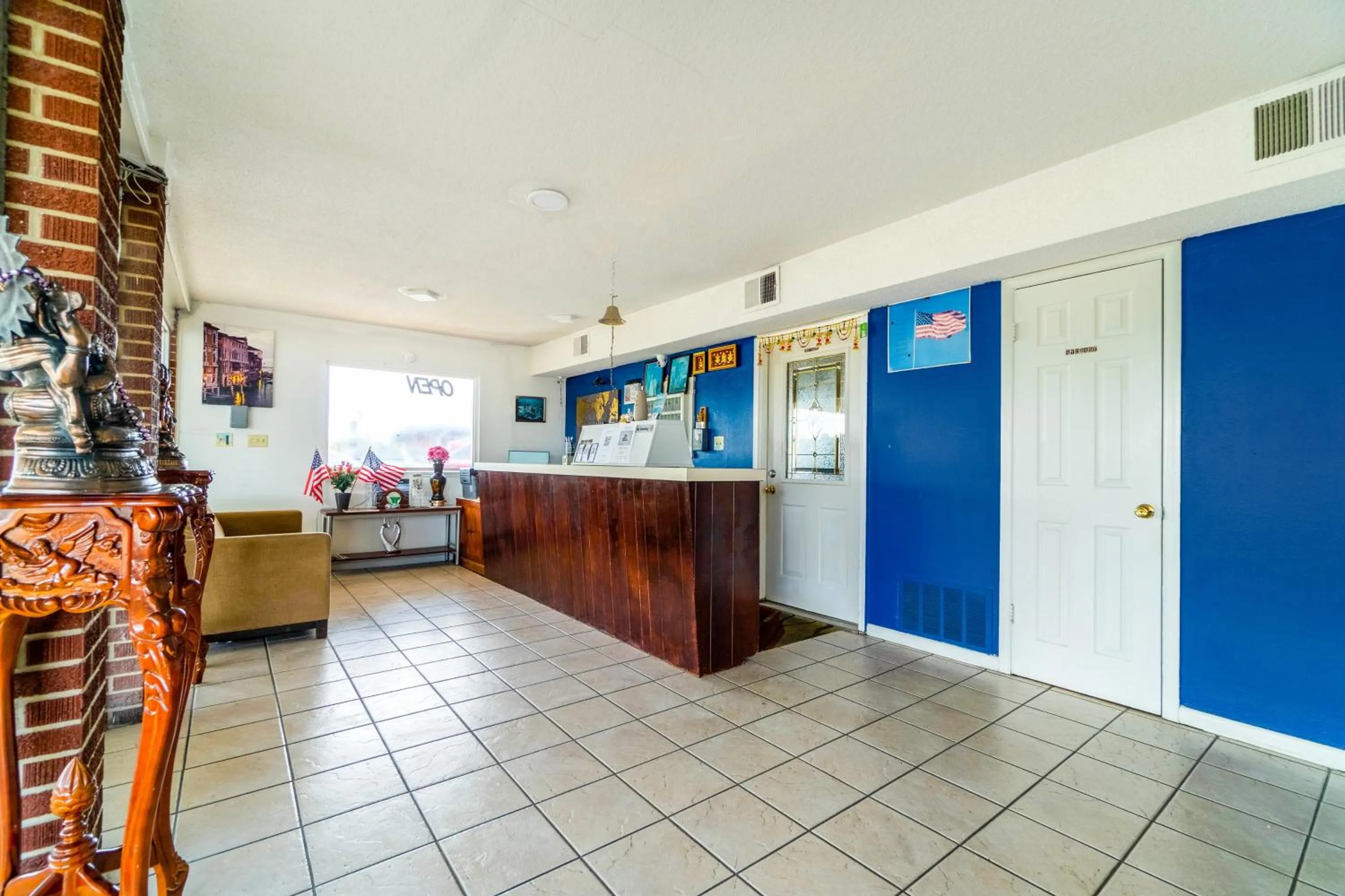 Lobby or reception in Lamplighter Inn By OYO Independence