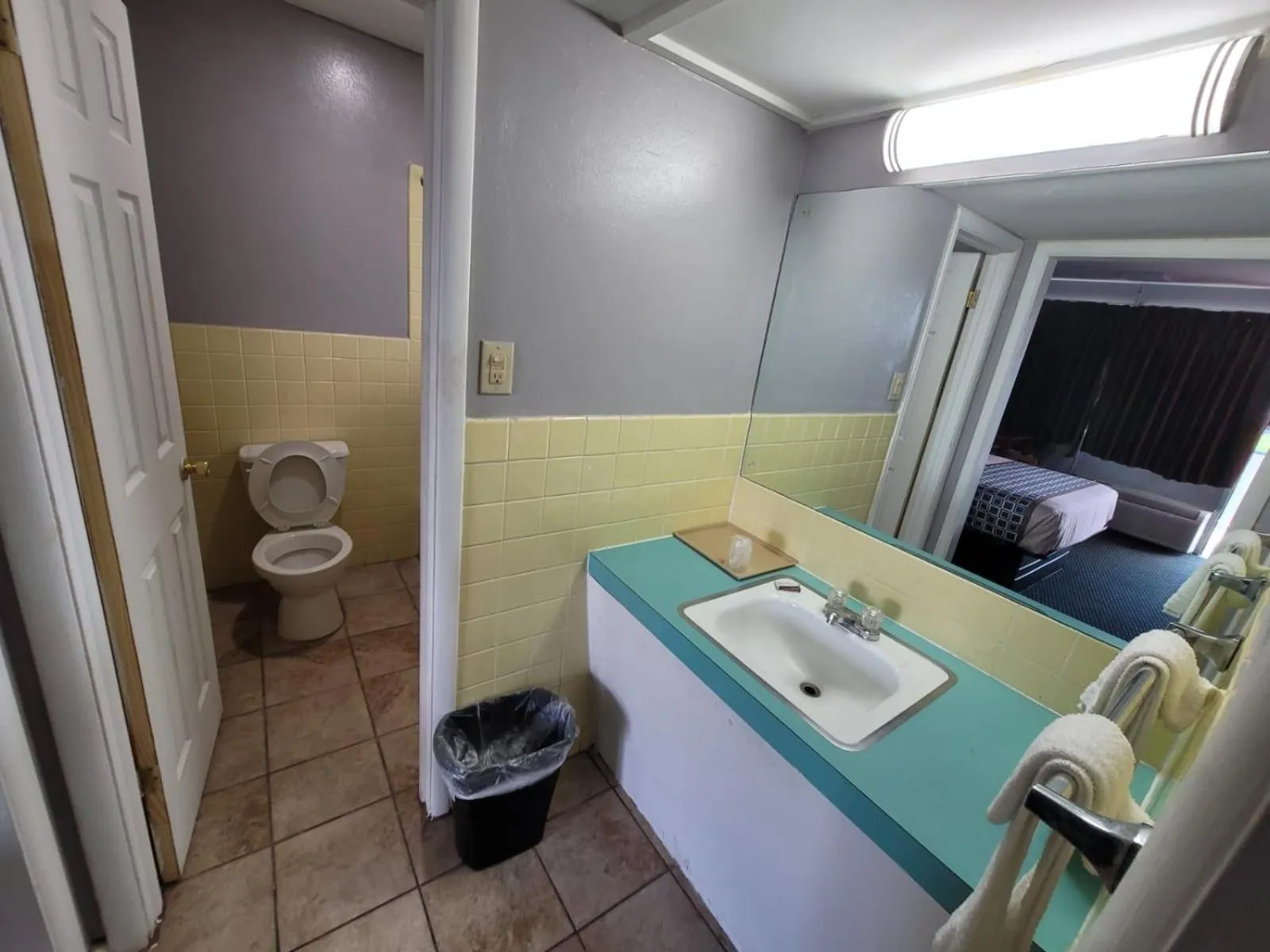 Bathroom in Lamplighter Inn By OYO Independence