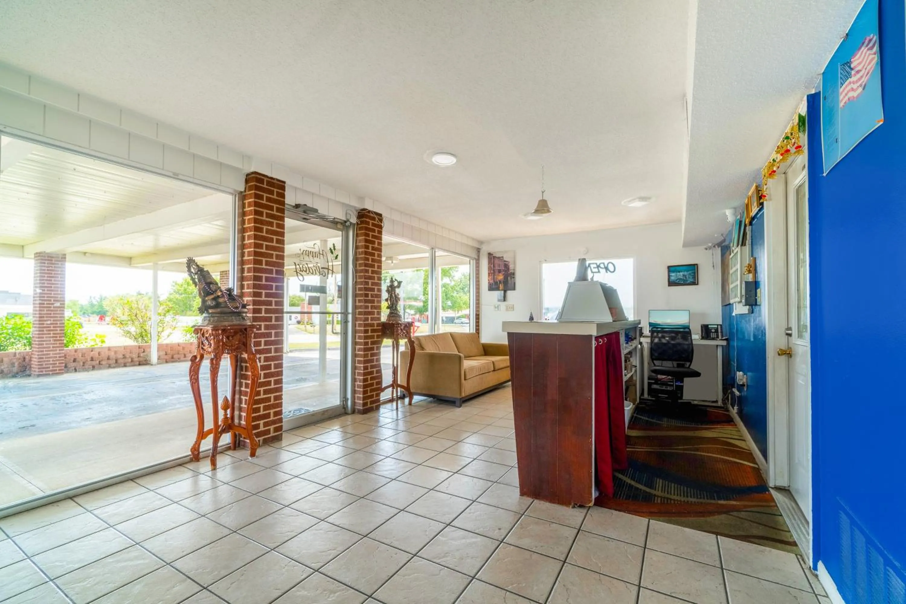 Lobby or reception in Lamplighter Inn By OYO Independence