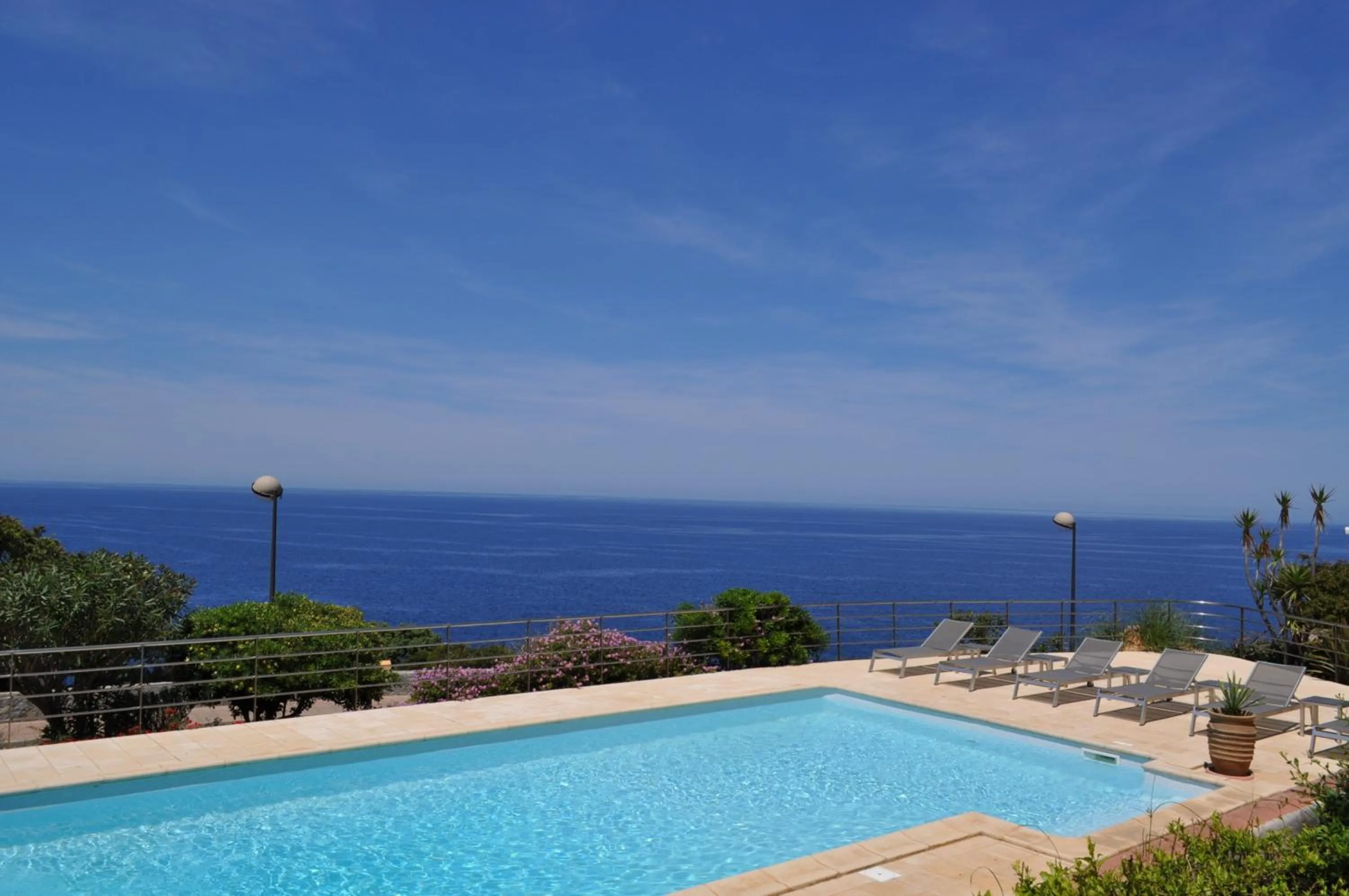 Swimming pool in Le Saint Erasme, Hotel Eco Friendly