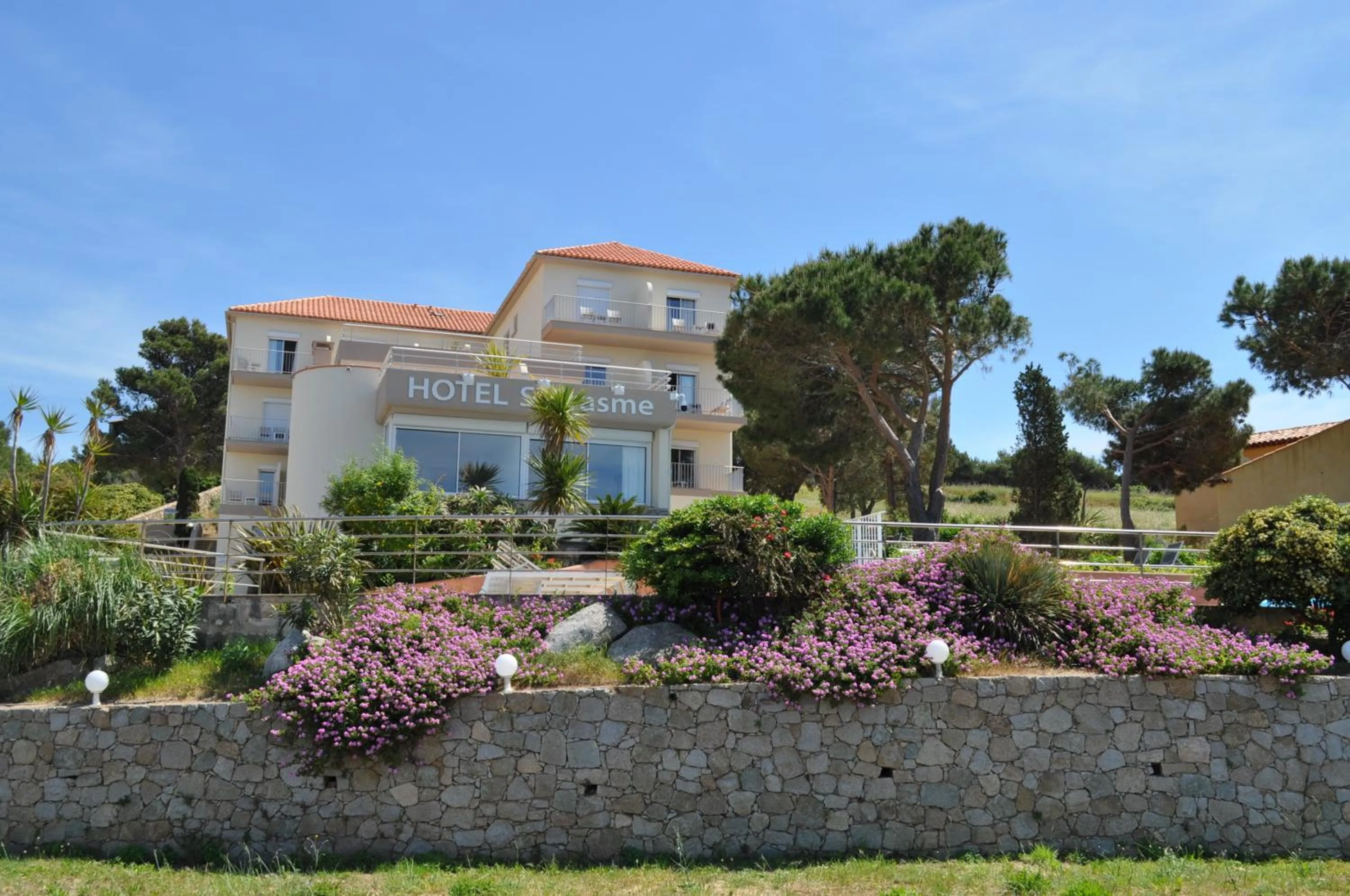 Property building in Le Saint Erasme, Hotel Eco Friendly