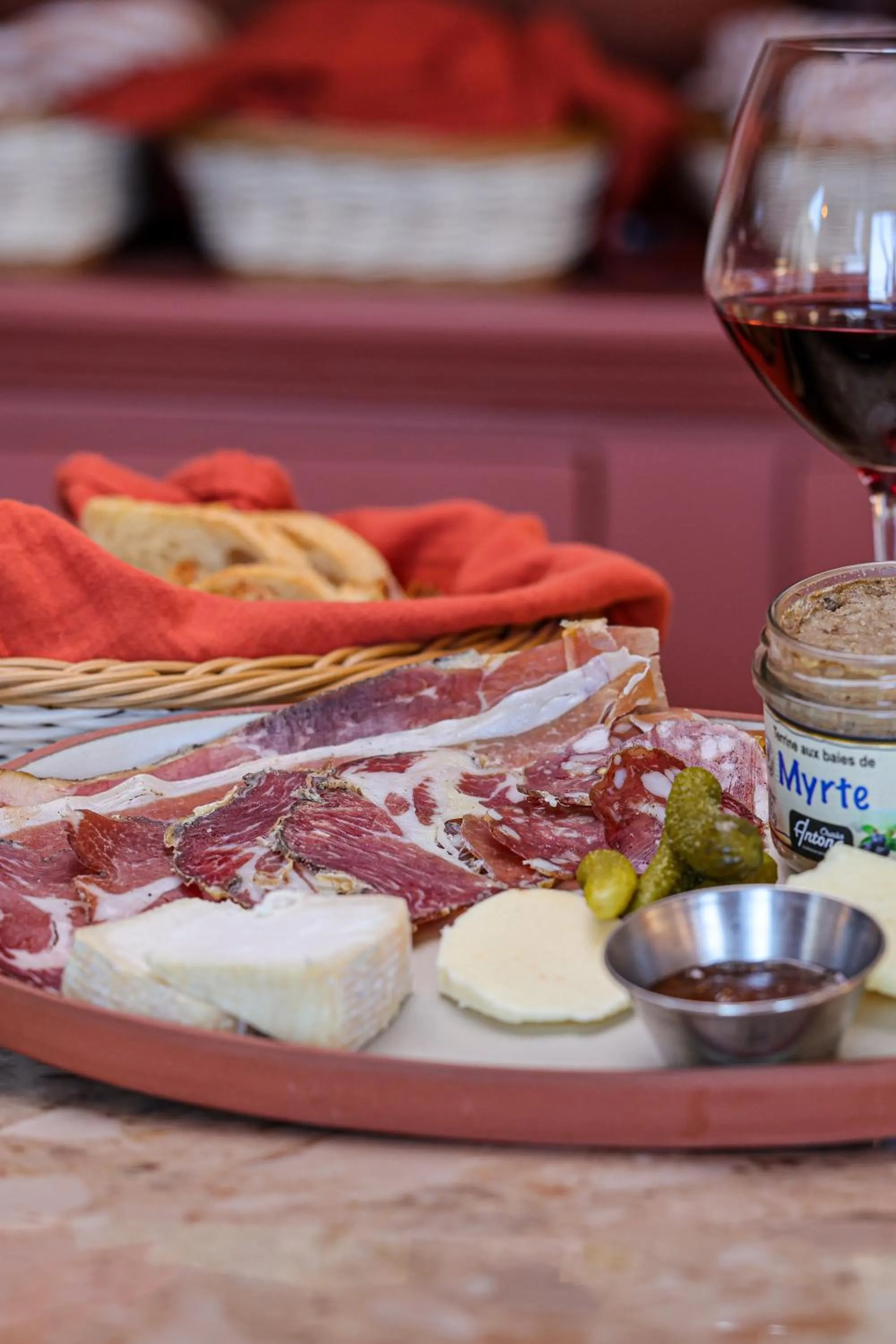 Restaurant/places to eat in Le Saint Erasme, Hotel Eco Friendly