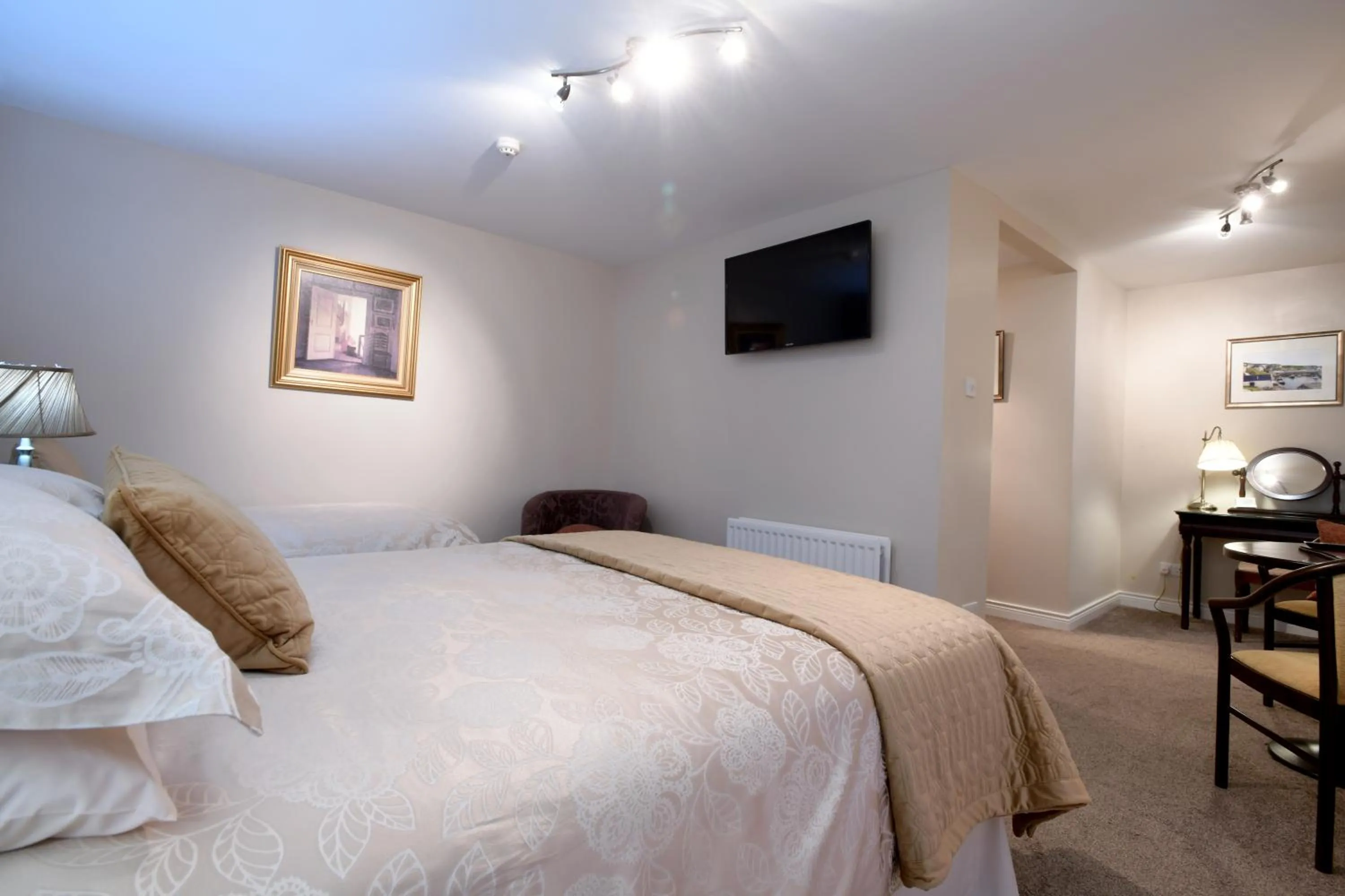 Bedroom, Bed in Cul-Erg House & Kitchen