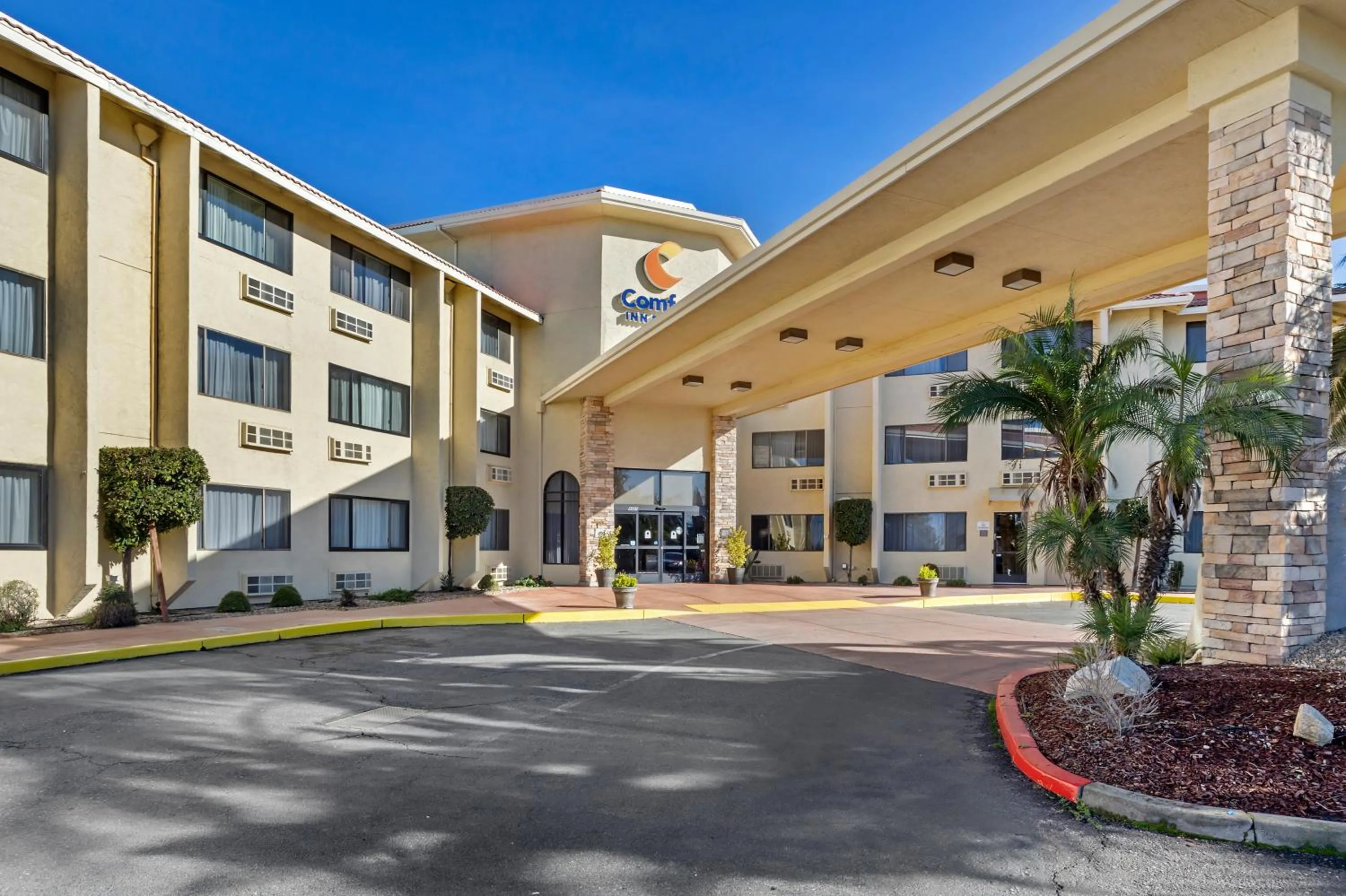 Property building in Comfort Inn & Suites Rocklin - Roseville
