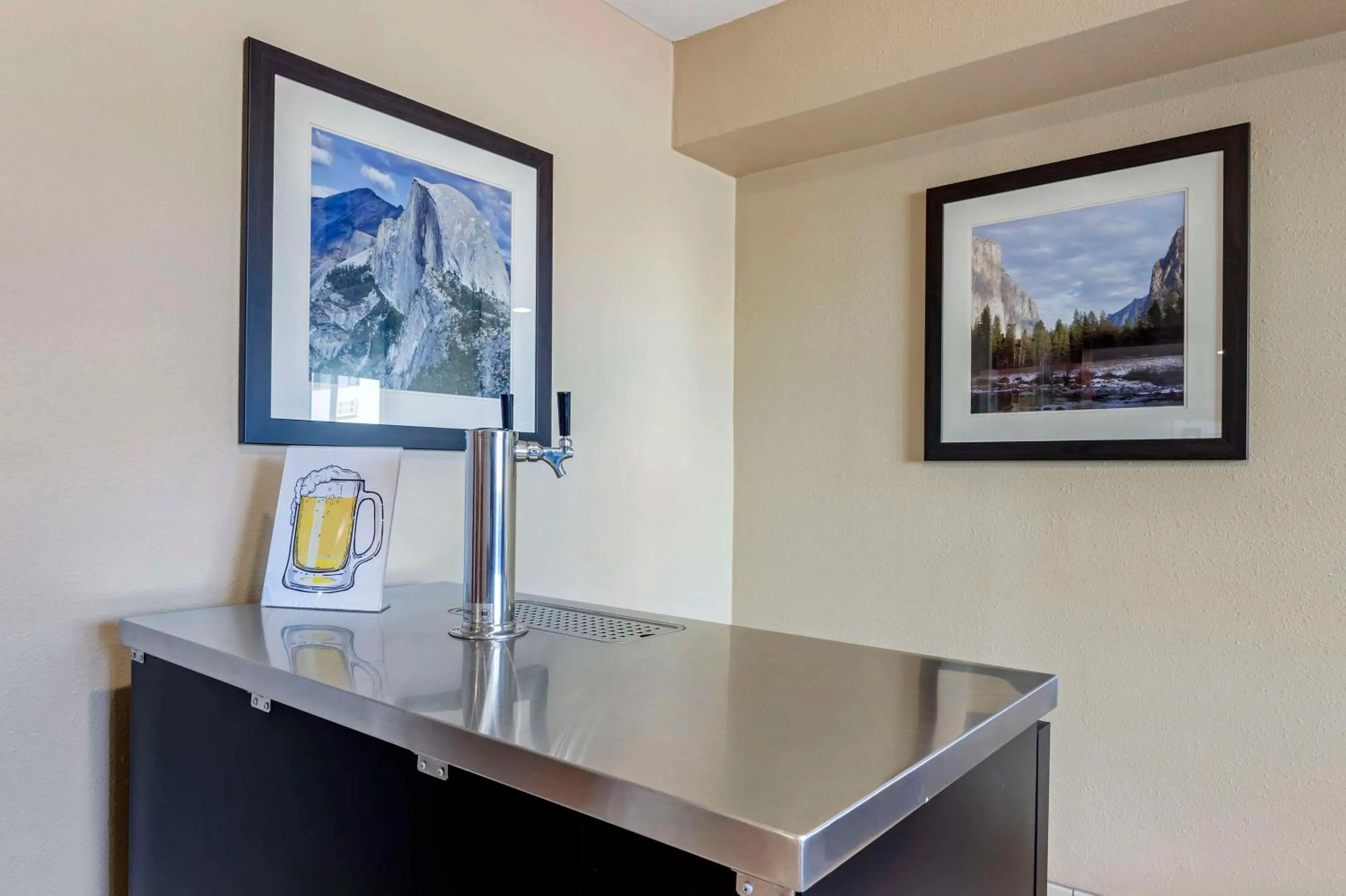 Lounge or bar in Comfort Inn & Suites Rocklin - Roseville