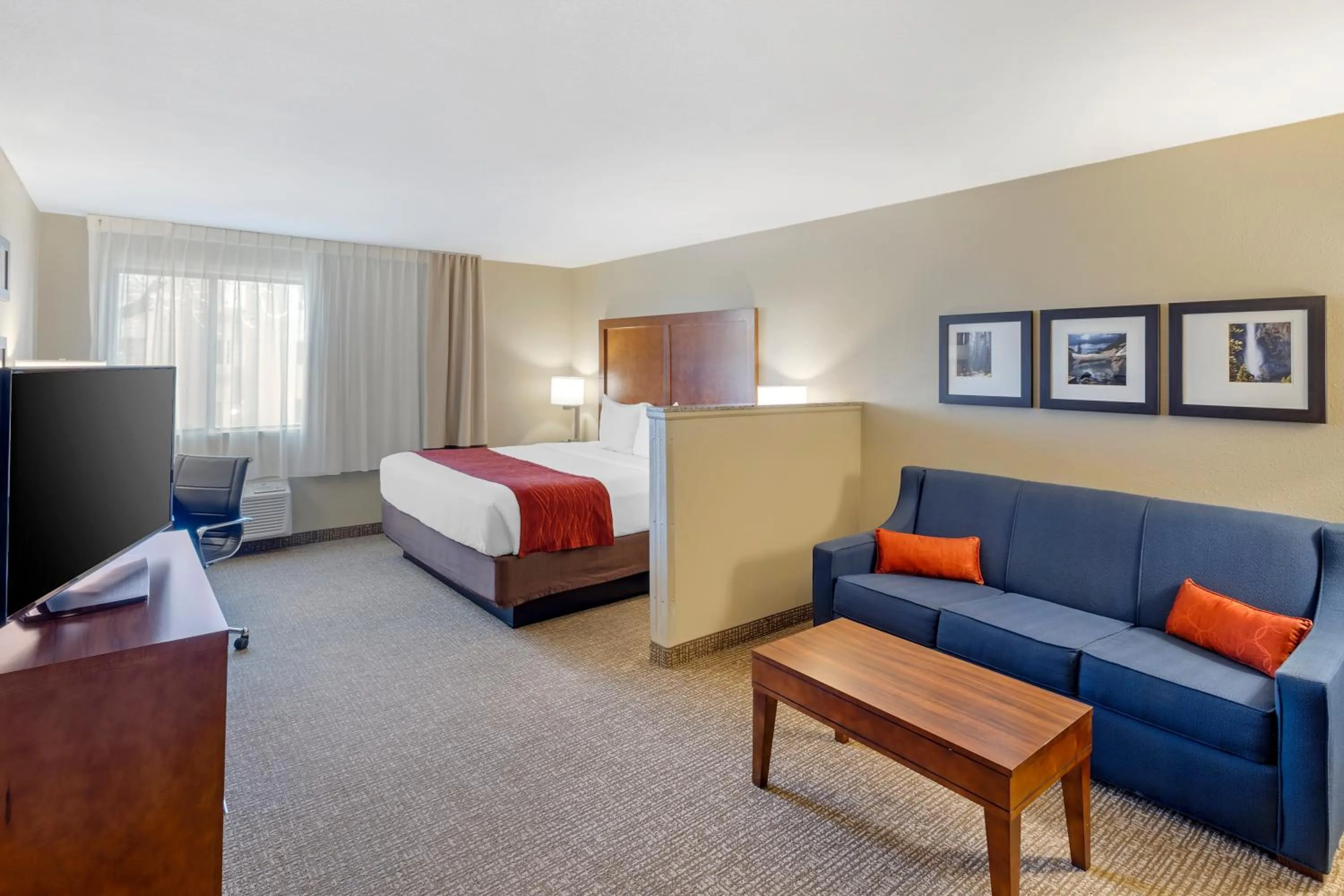 Bed in Comfort Inn & Suites Rocklin - Roseville