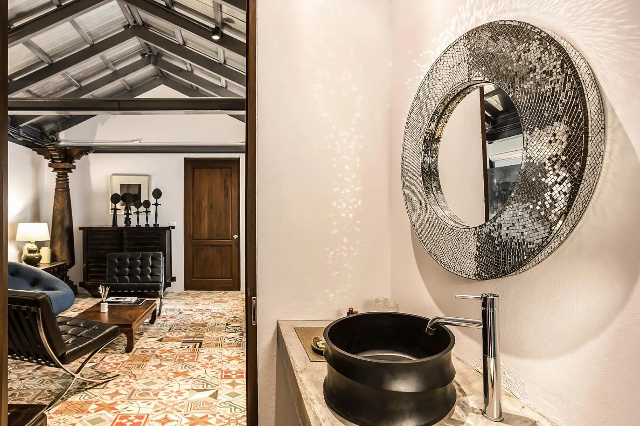 Shower in JARITT NyMMANH