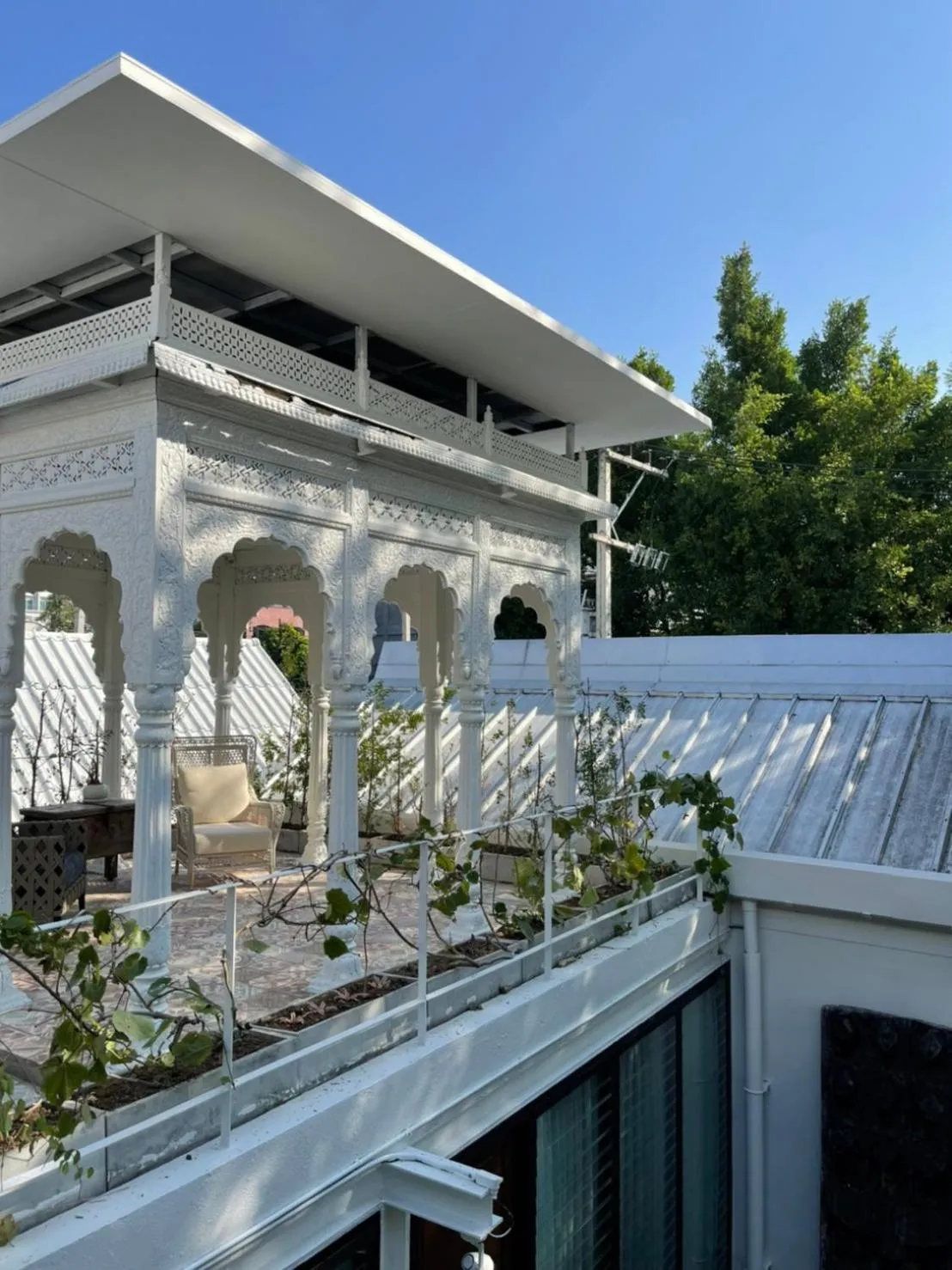 Seating area in JARITT NyMMANH