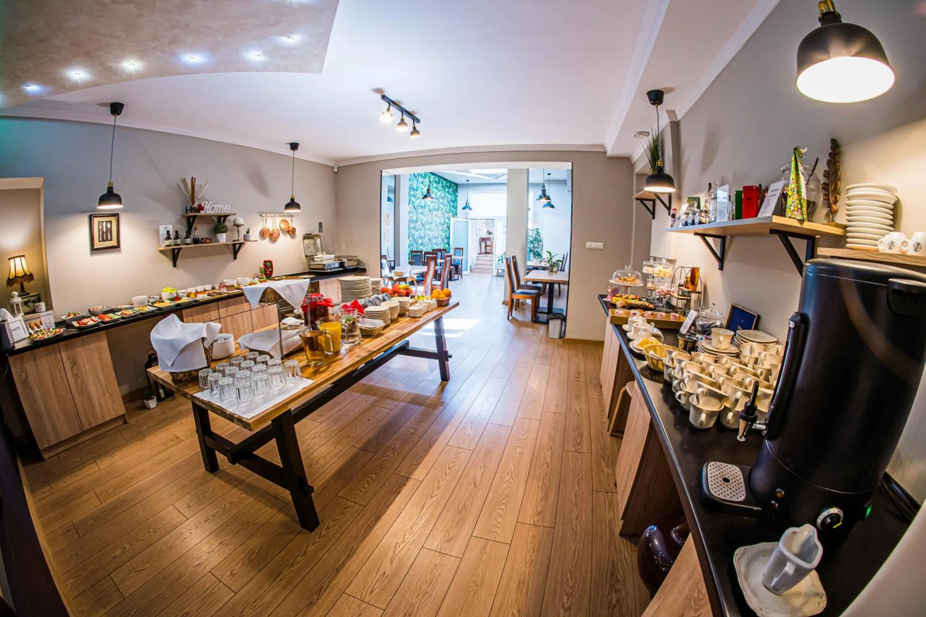 Food and drinks in GLAMOUR - Restaurant & SPA