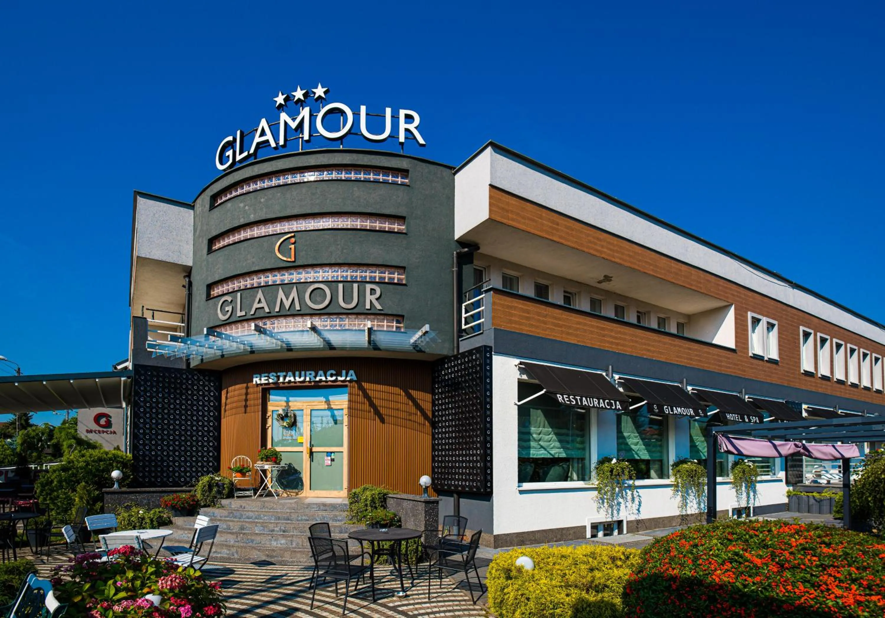 Property building in GLAMOUR - Restaurant & SPA