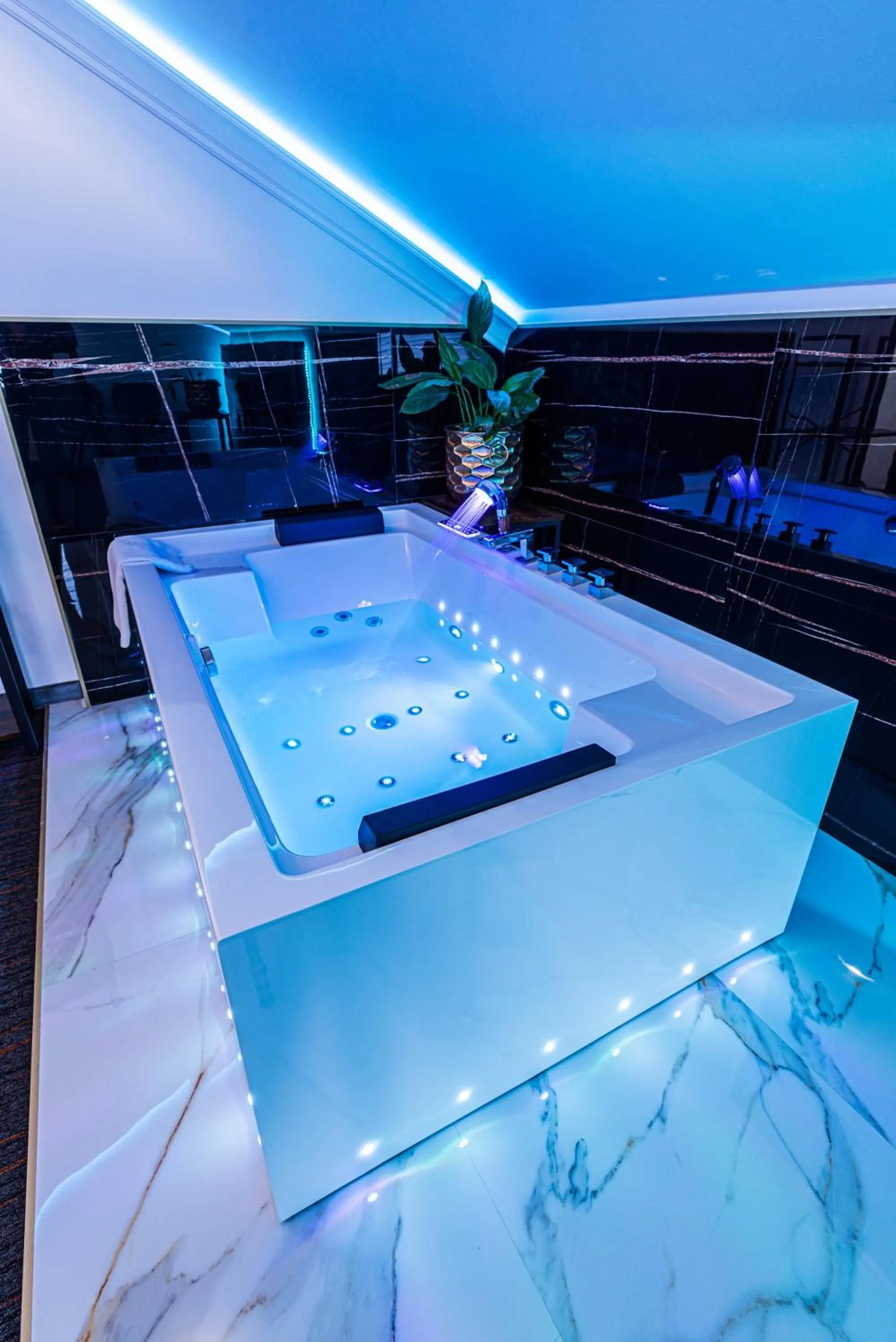 Hot Tub in GLAMOUR - Restaurant & SPA