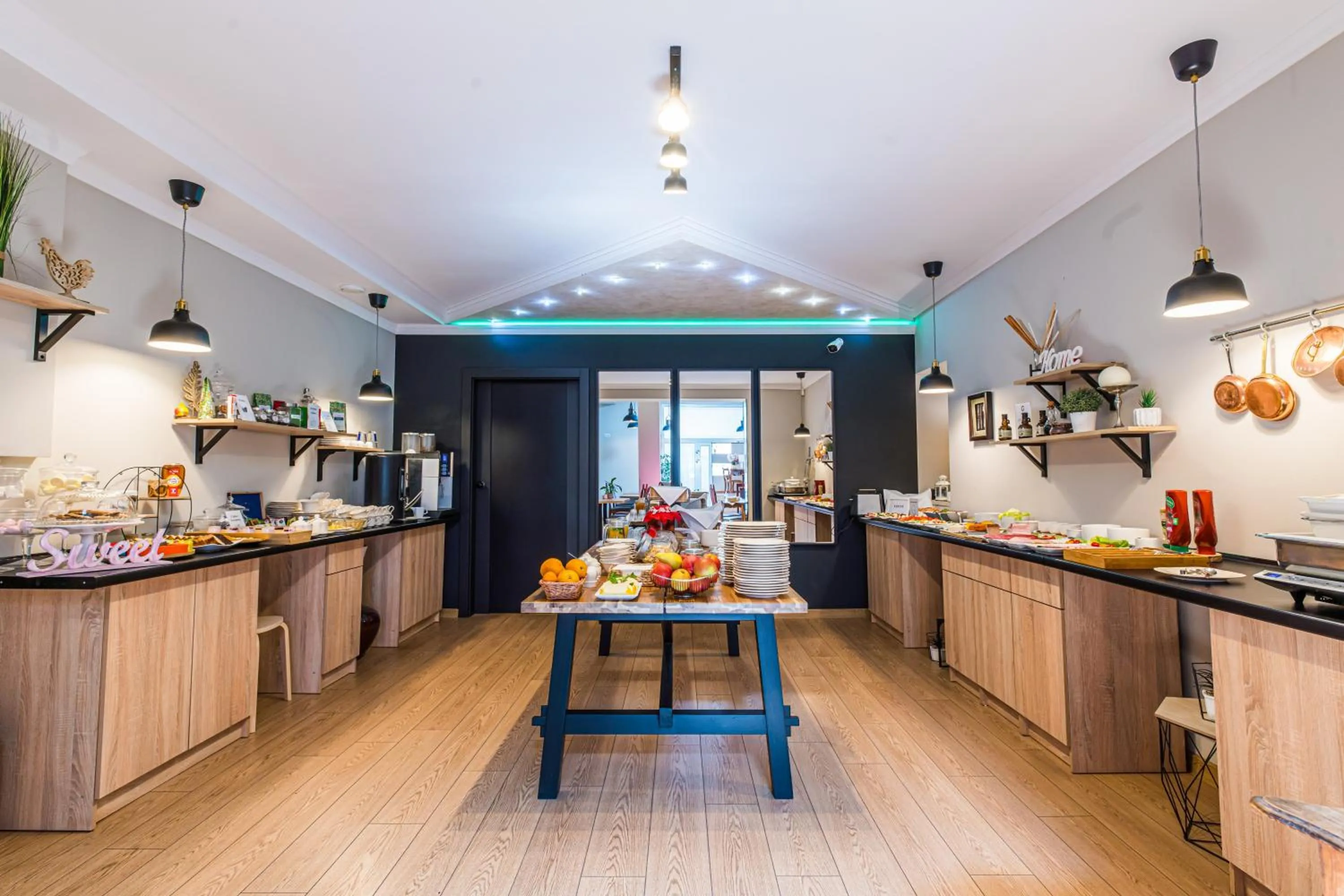 Food and drinks in GLAMOUR - Restaurant & SPA