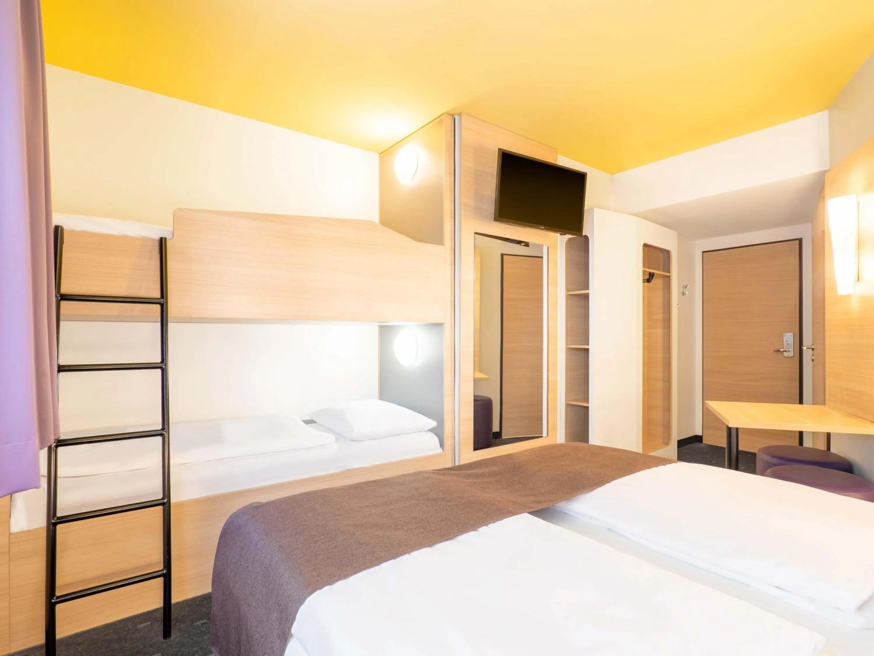 Photo of the whole room, Bed in B&B Hotel Heilbronn