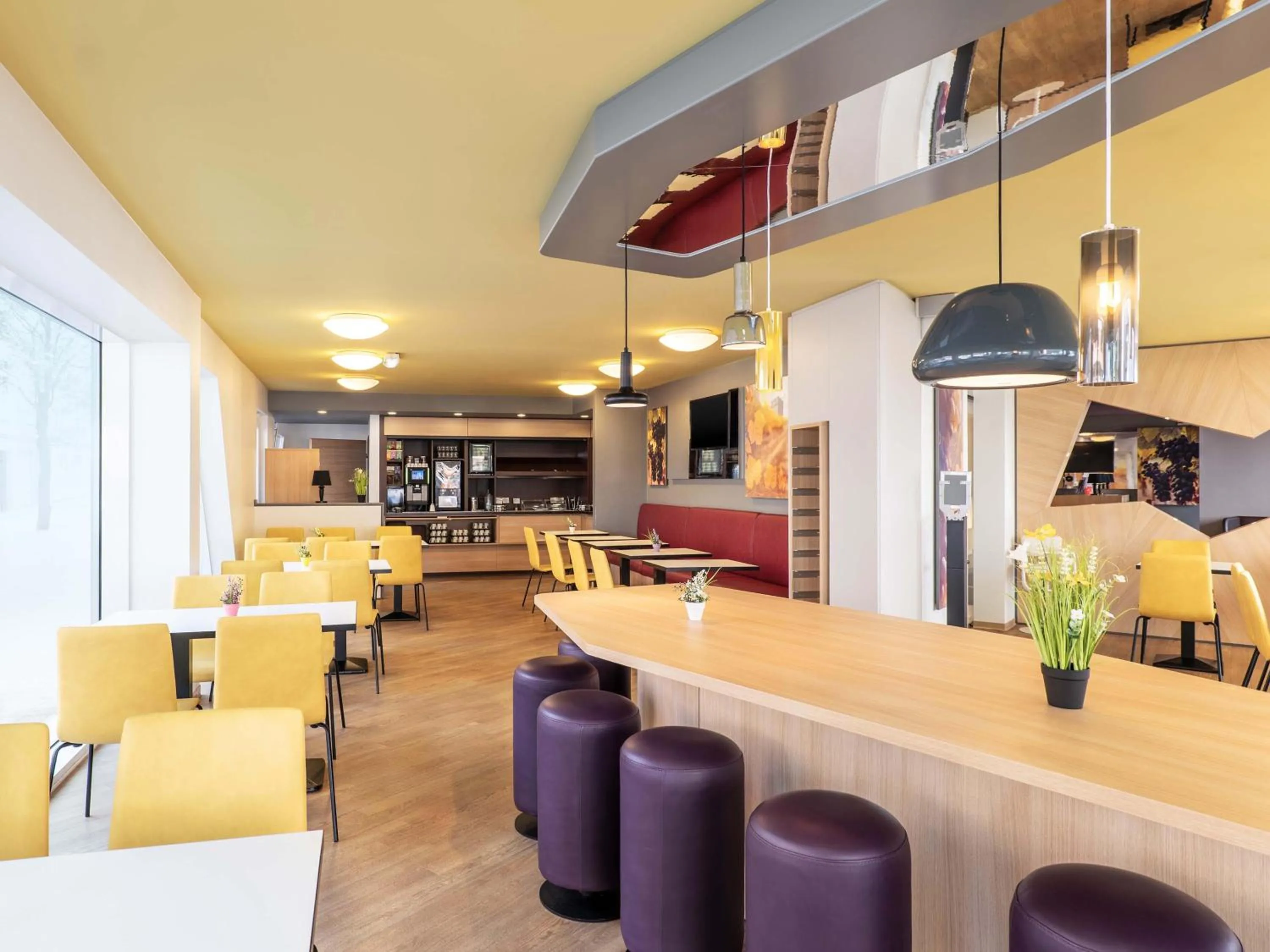 Lounge or bar in B&B Hotel Heilbronn