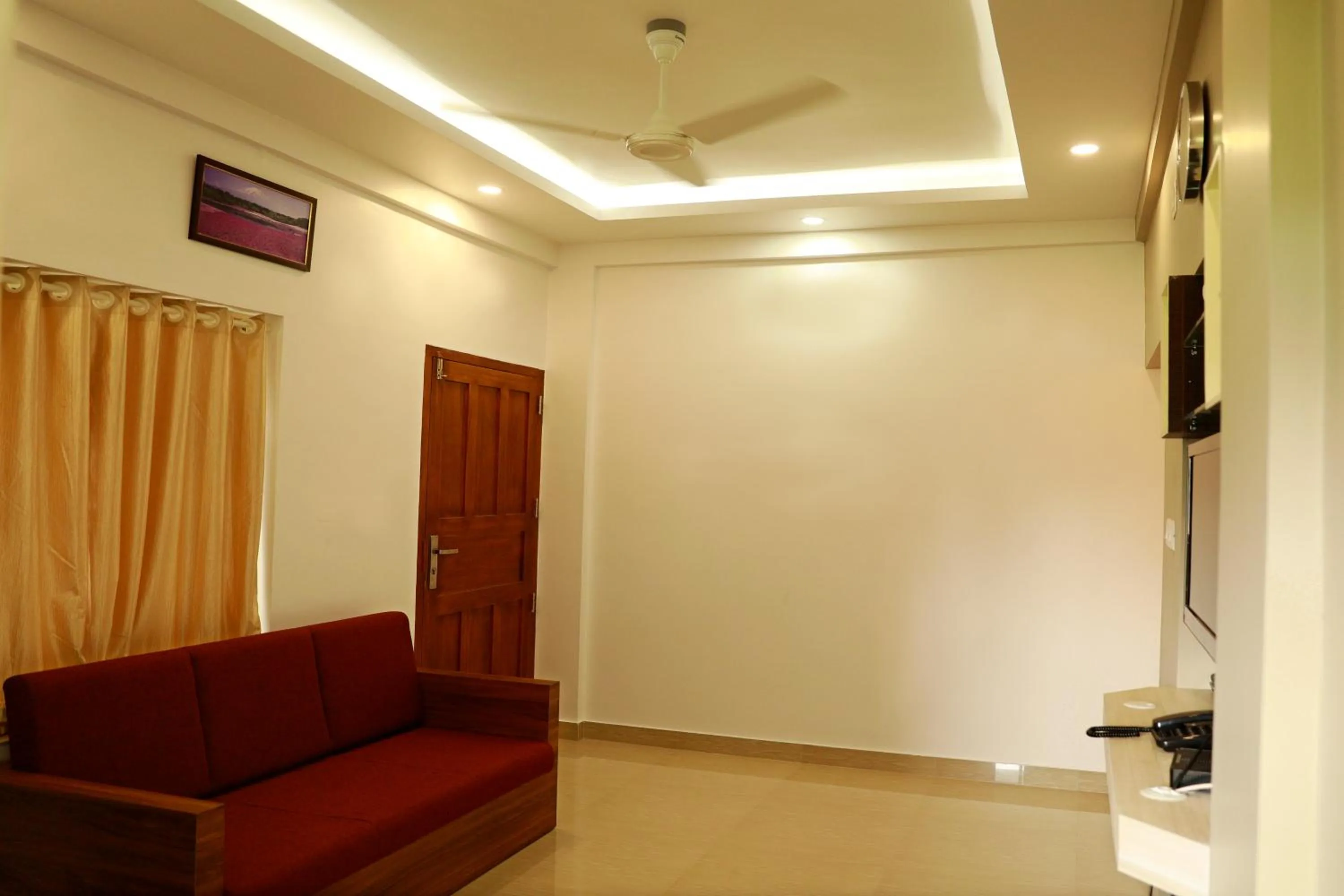 Communal lounge/ TV room in Hisham Residency