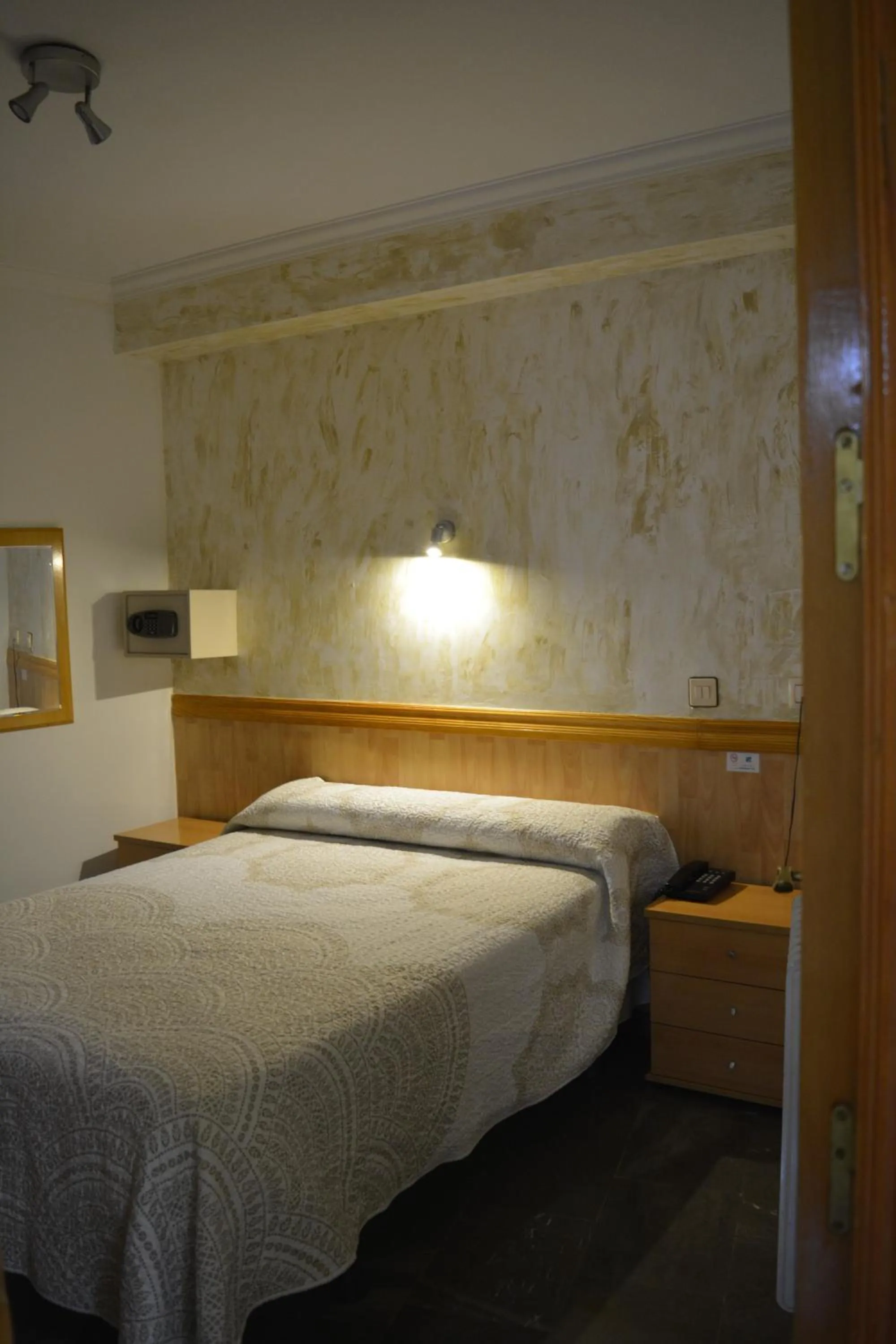 Bedroom, Bed in Hostal Manolete