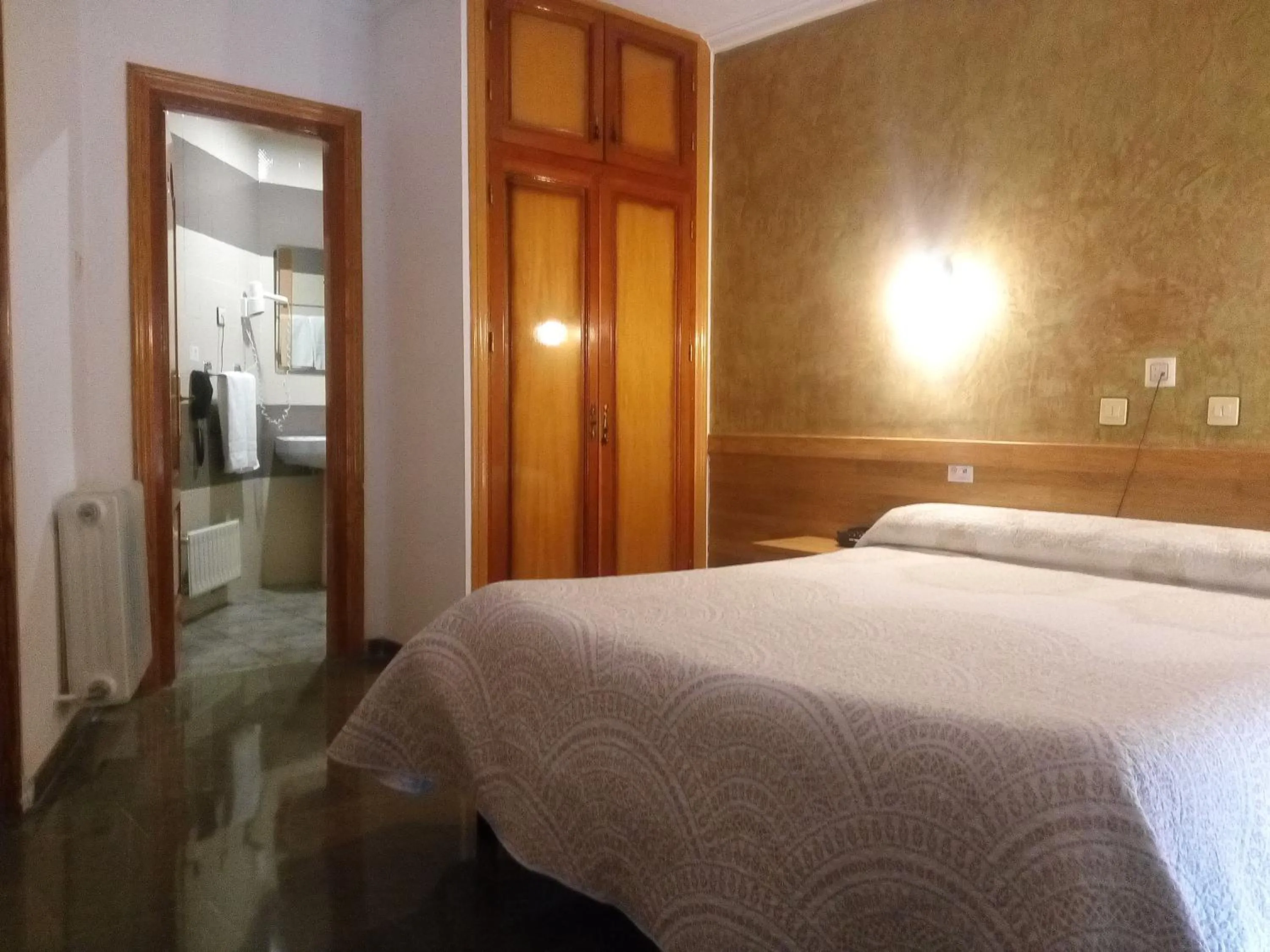 Bedroom, Bed in Hostal Manolete