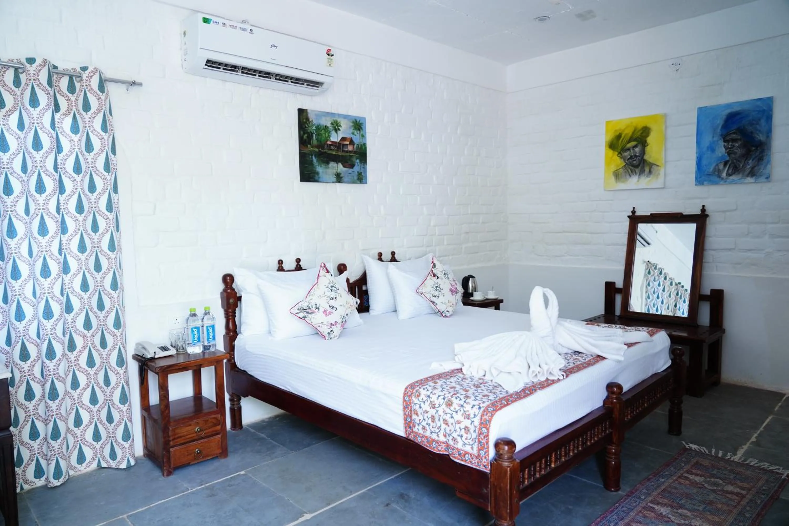 Bed in Heli Pushkar