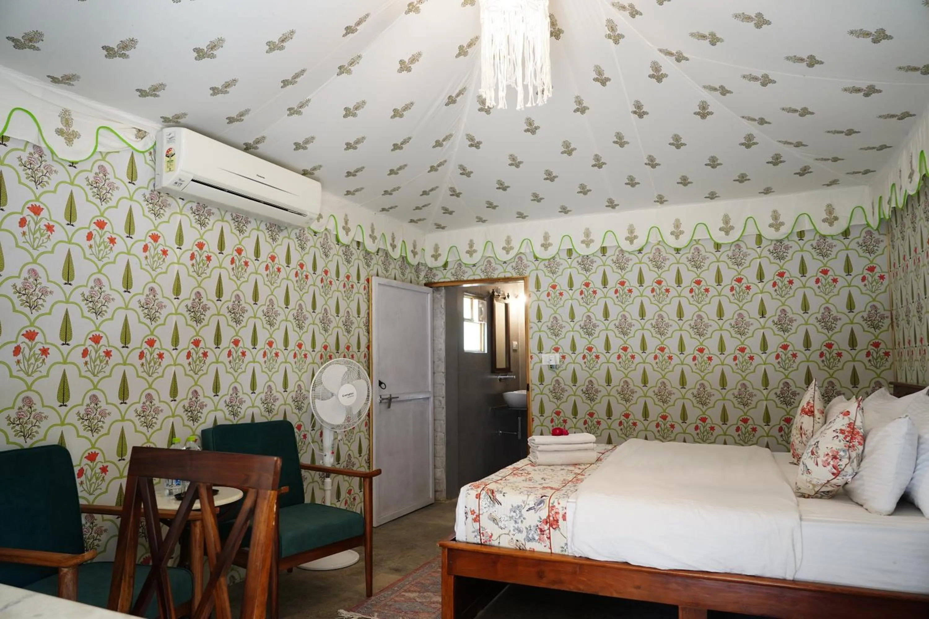 Bed in Heli Pushkar