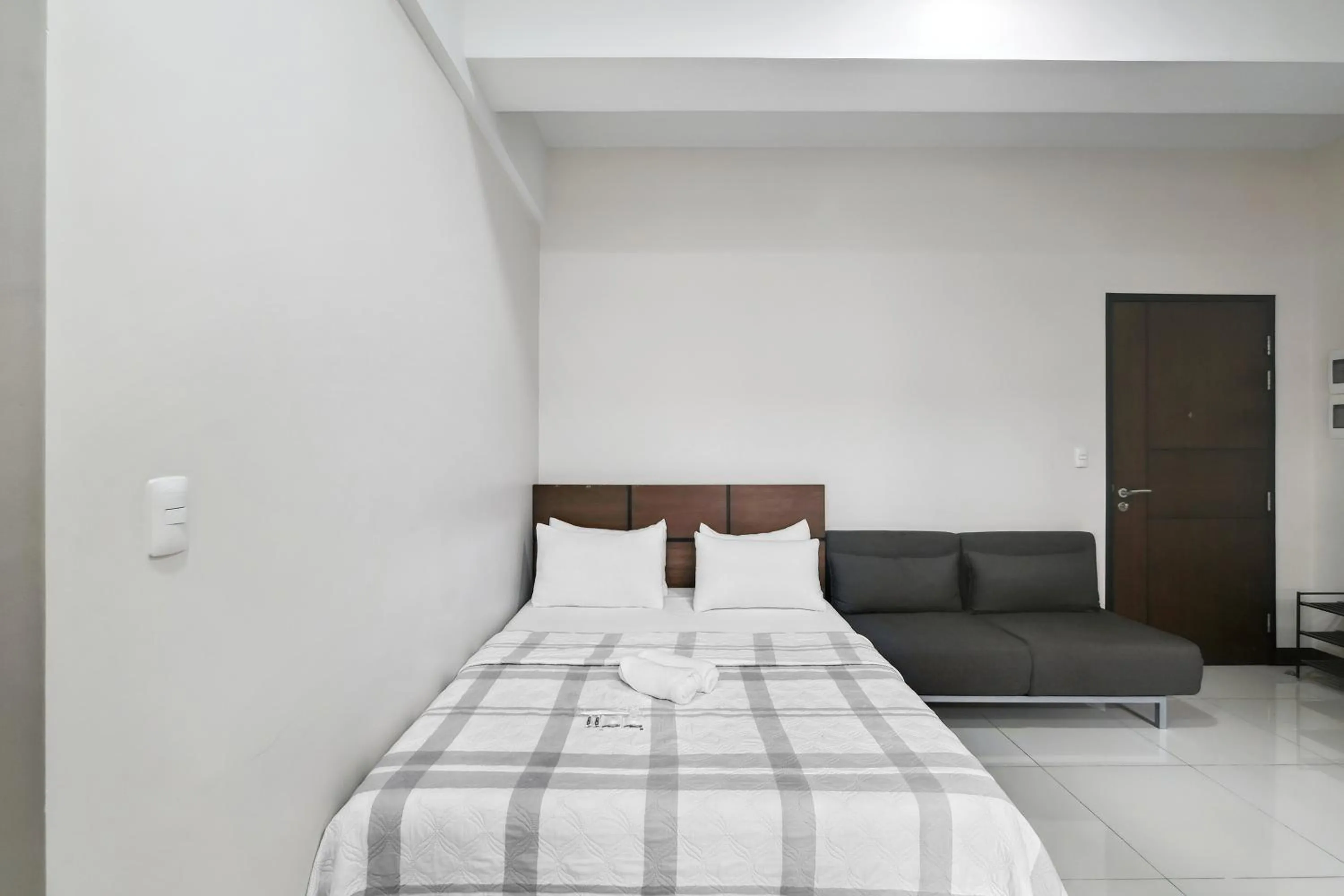 Bed in Tess and Tessha Condotel near T3 Airport