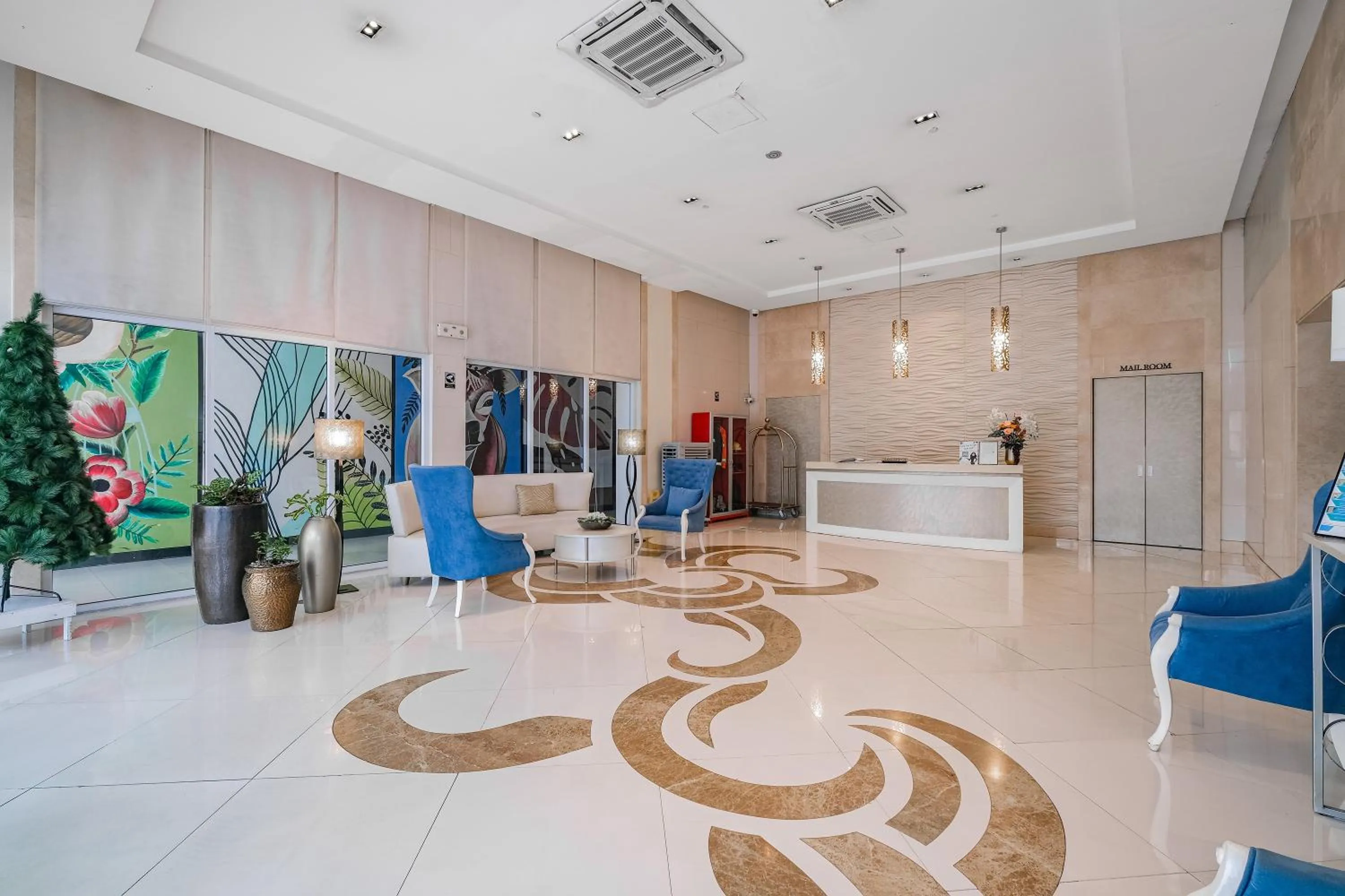 Lobby or reception in Tess and Tessha Condotel near T3 Airport