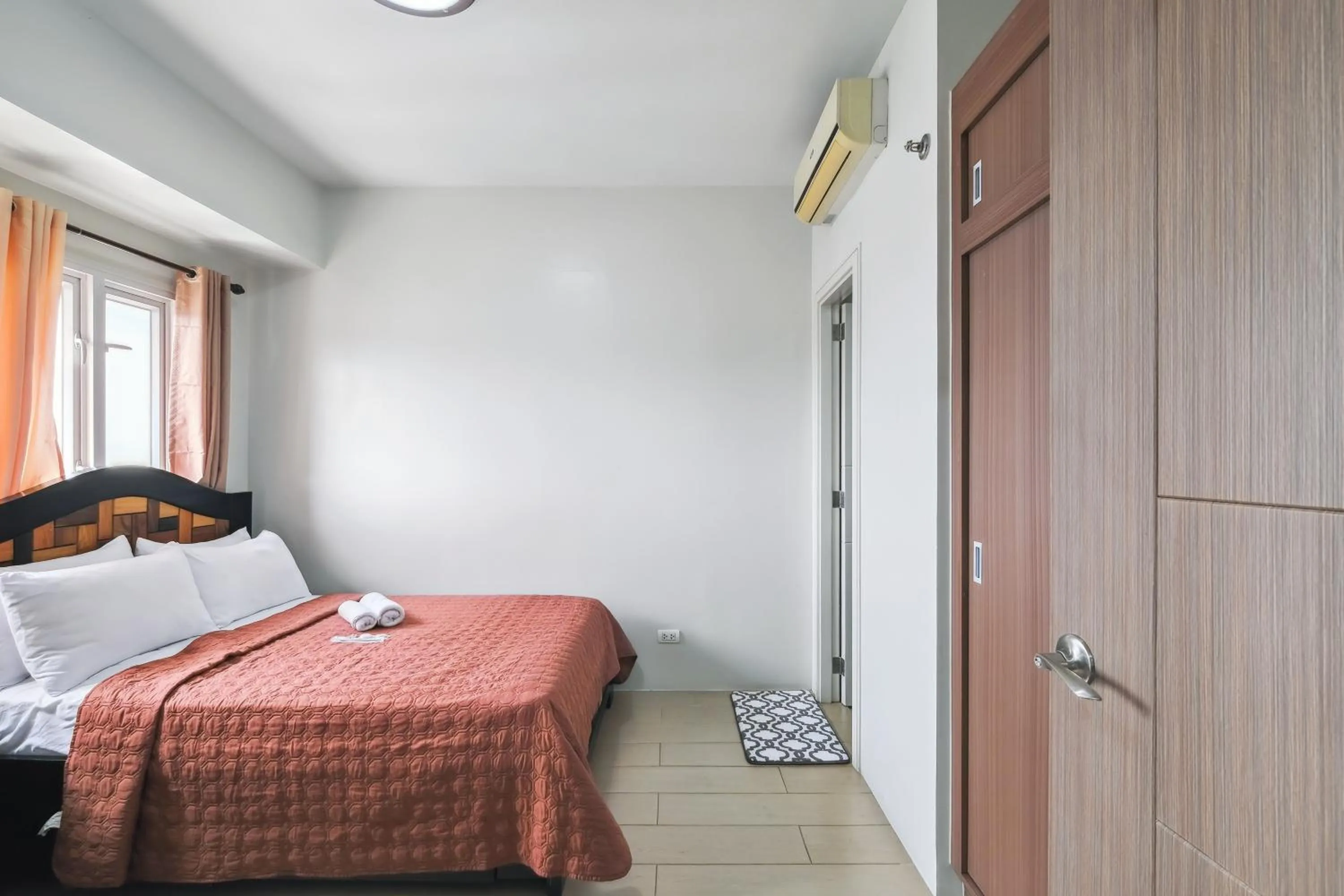 Bed in Tess and Tessha Condotel near T3 Airport