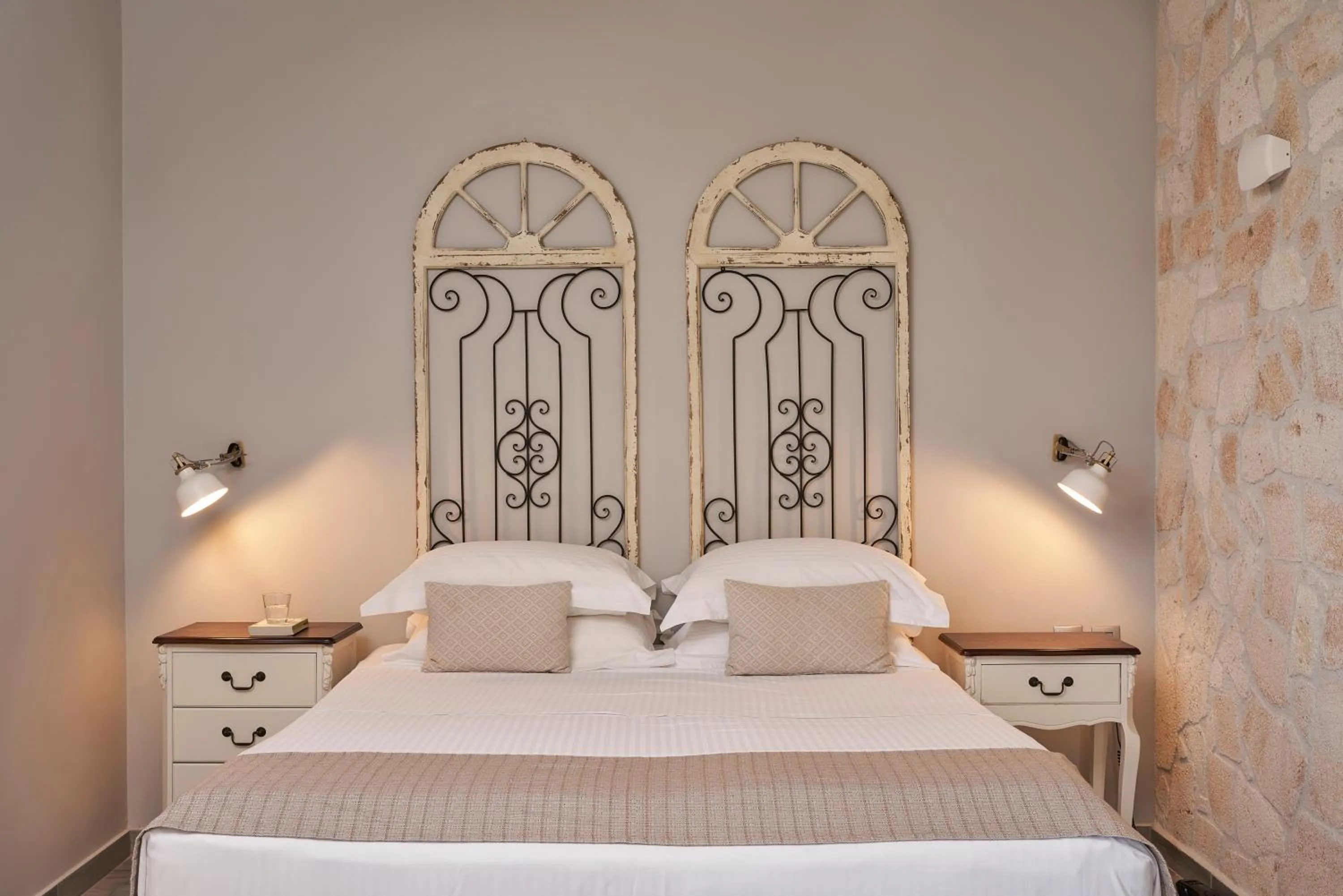 Bedroom, Bed in Mirabilia Boutique Hotel