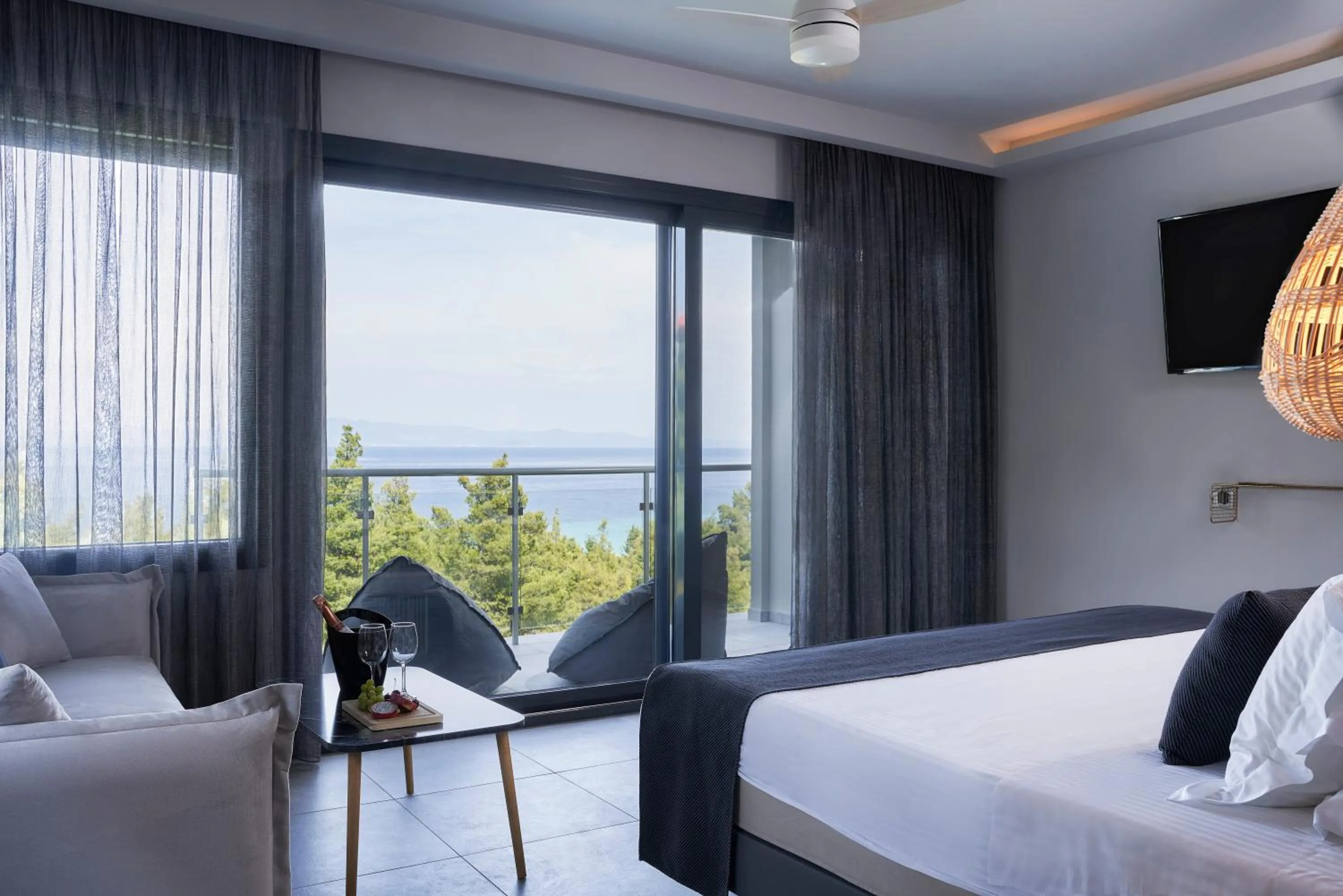 View (from property/room), Bed in Mirabilia Boutique Hotel