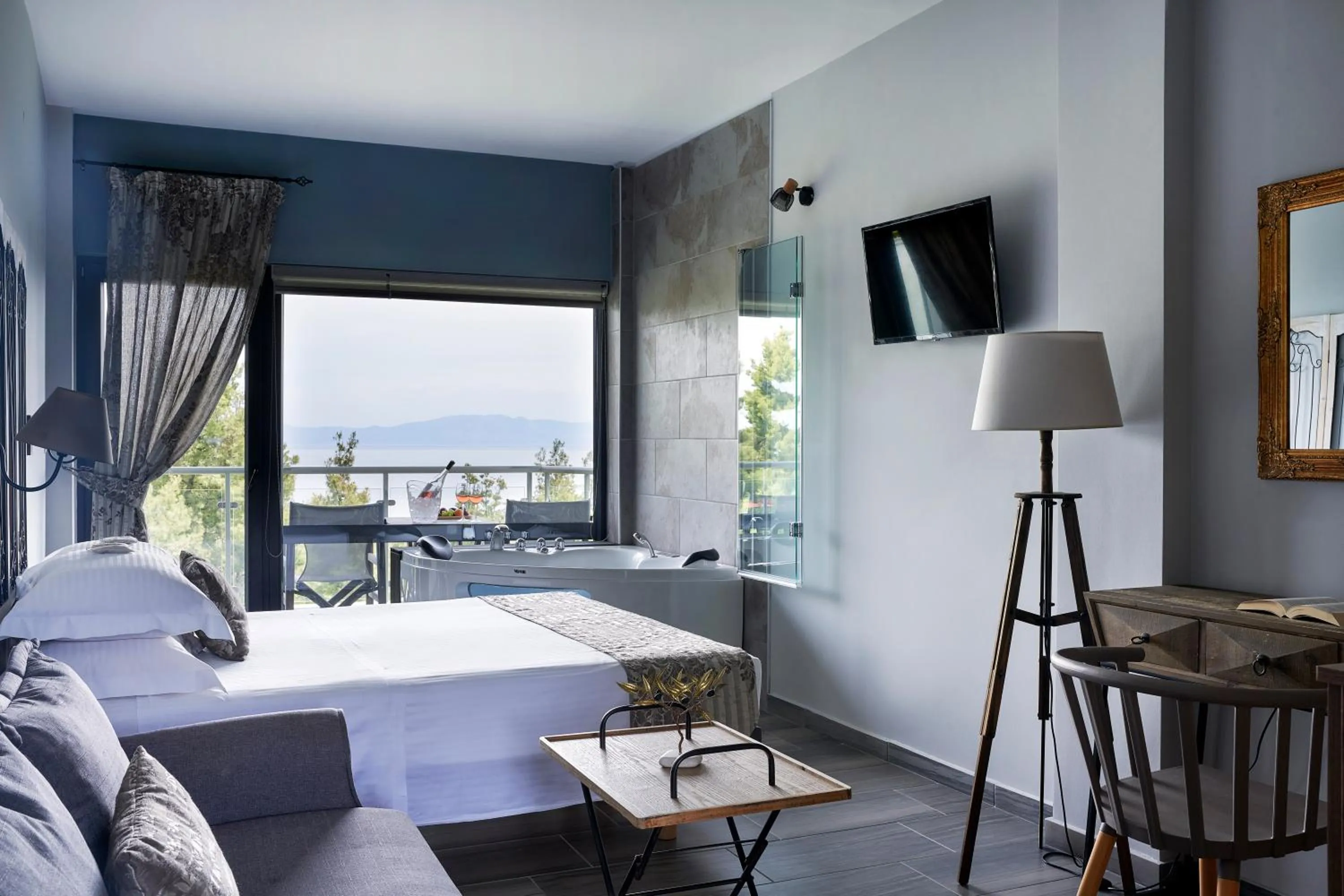 Bedroom, Bed in Mirabilia Boutique Hotel