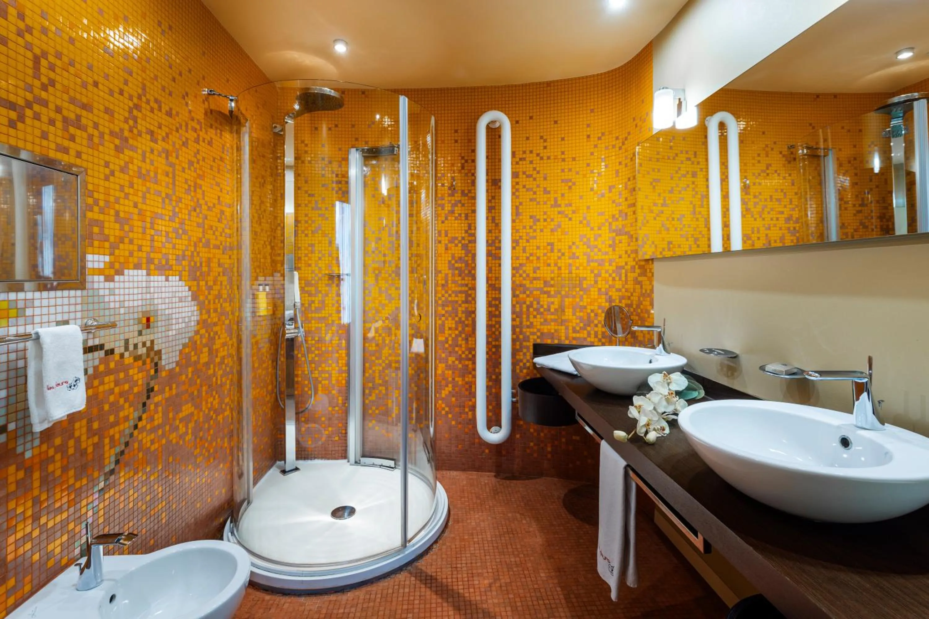 Shower in Les Fleurs Boutique Hotel