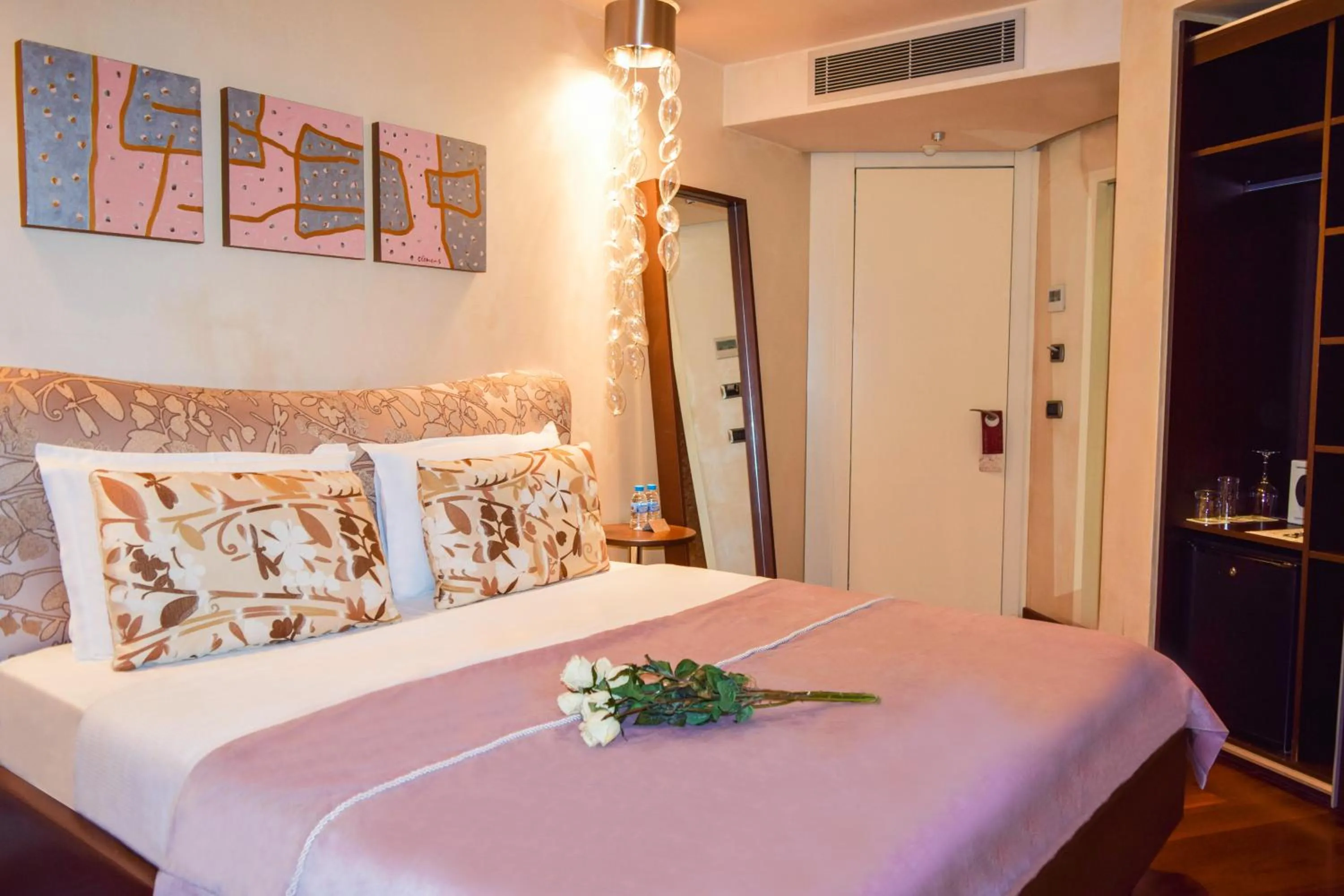 Bed in Les Fleurs Boutique Hotel