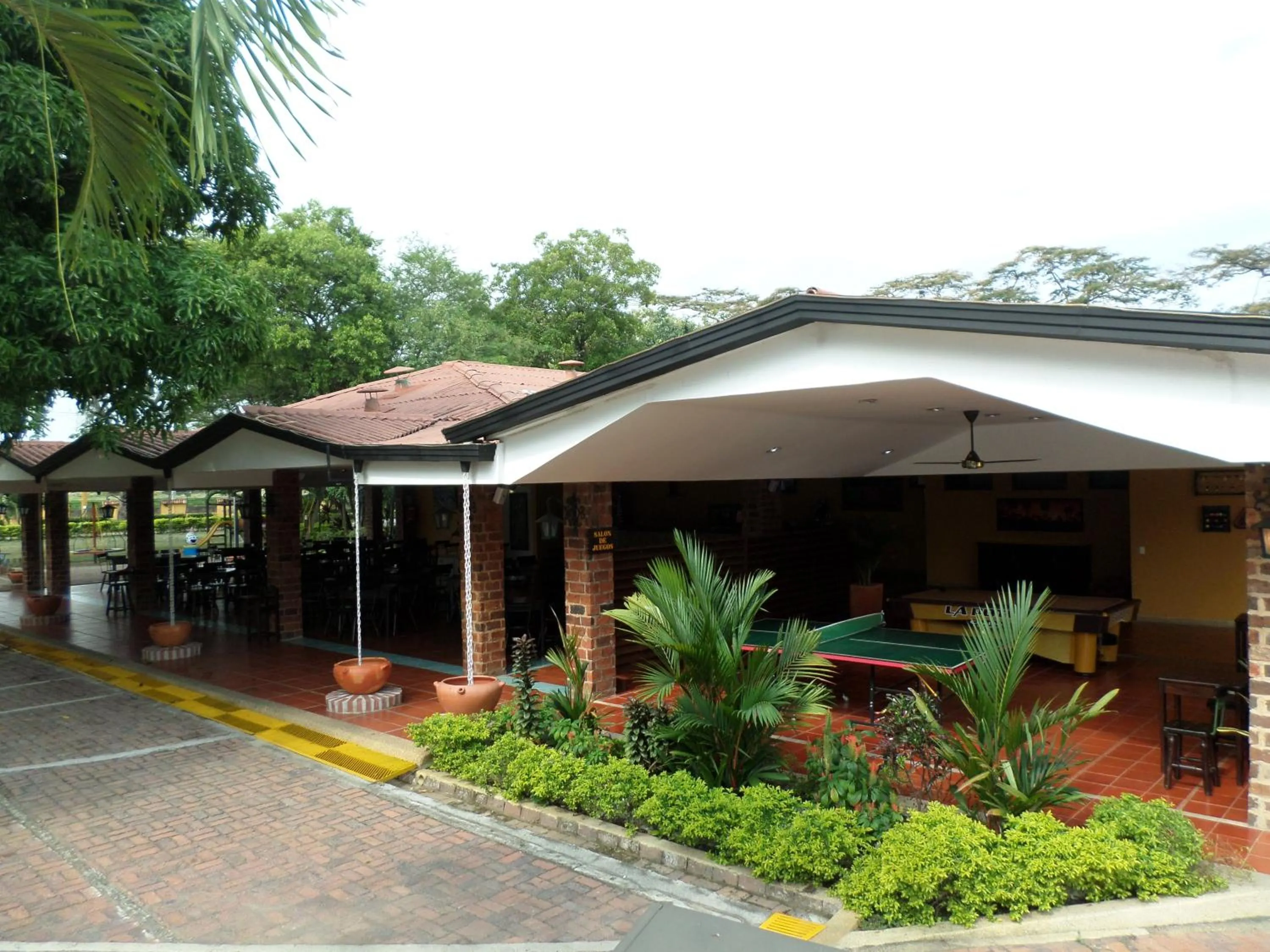 Table tennis in Hotel Campestre La Potra