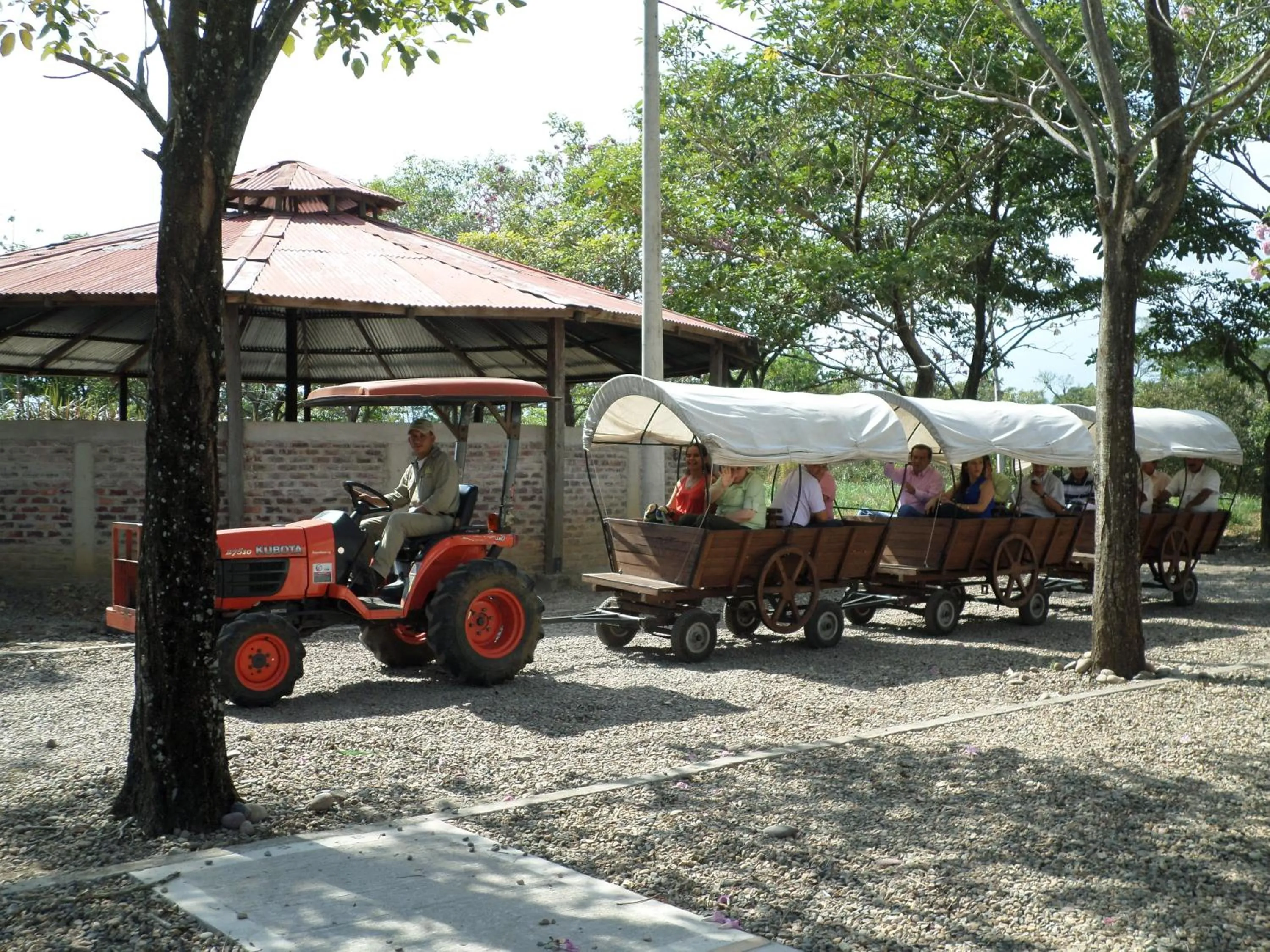 group of guests in Hotel Campestre La Potra