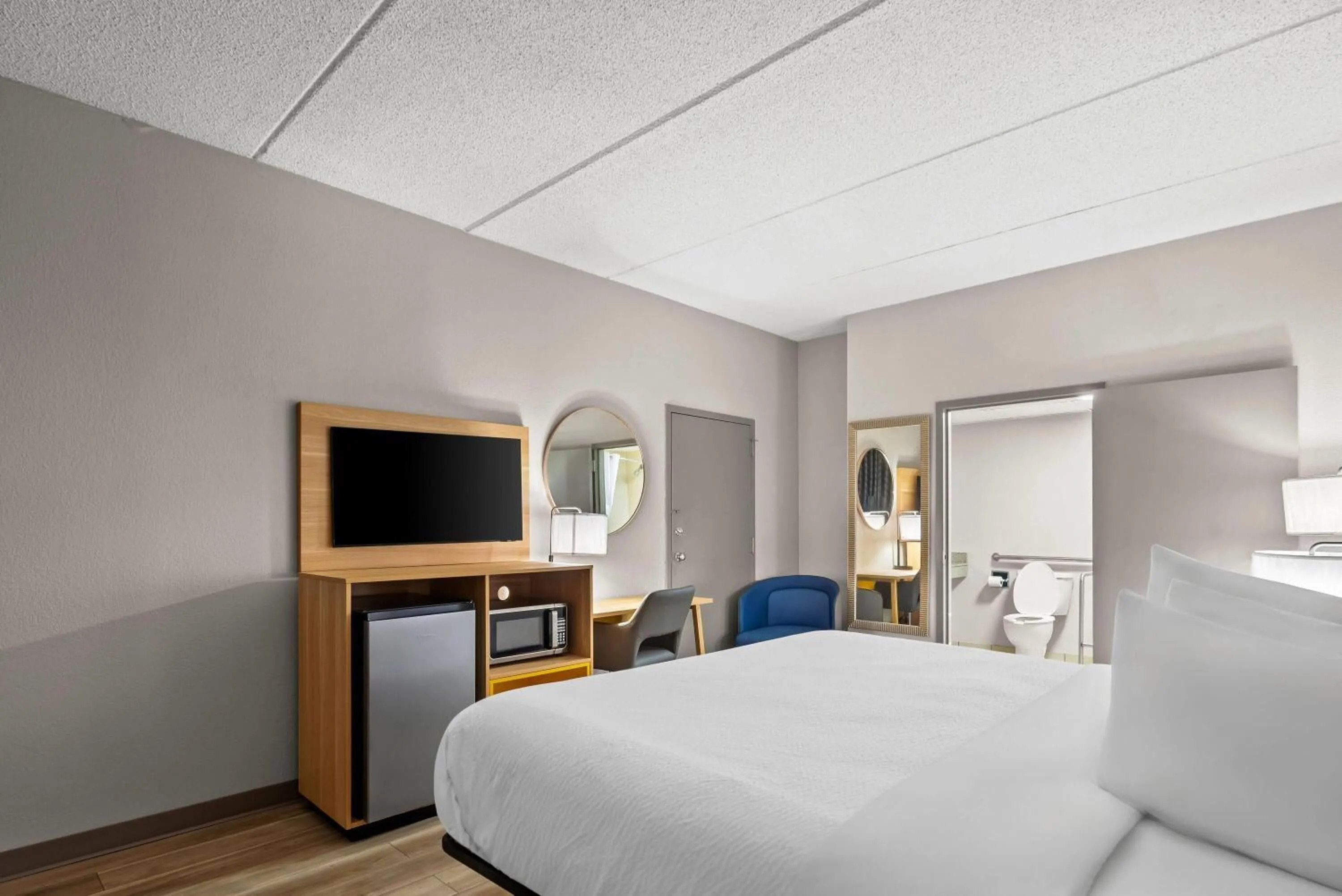 Bed in Days Inn by Wyndham Statesboro