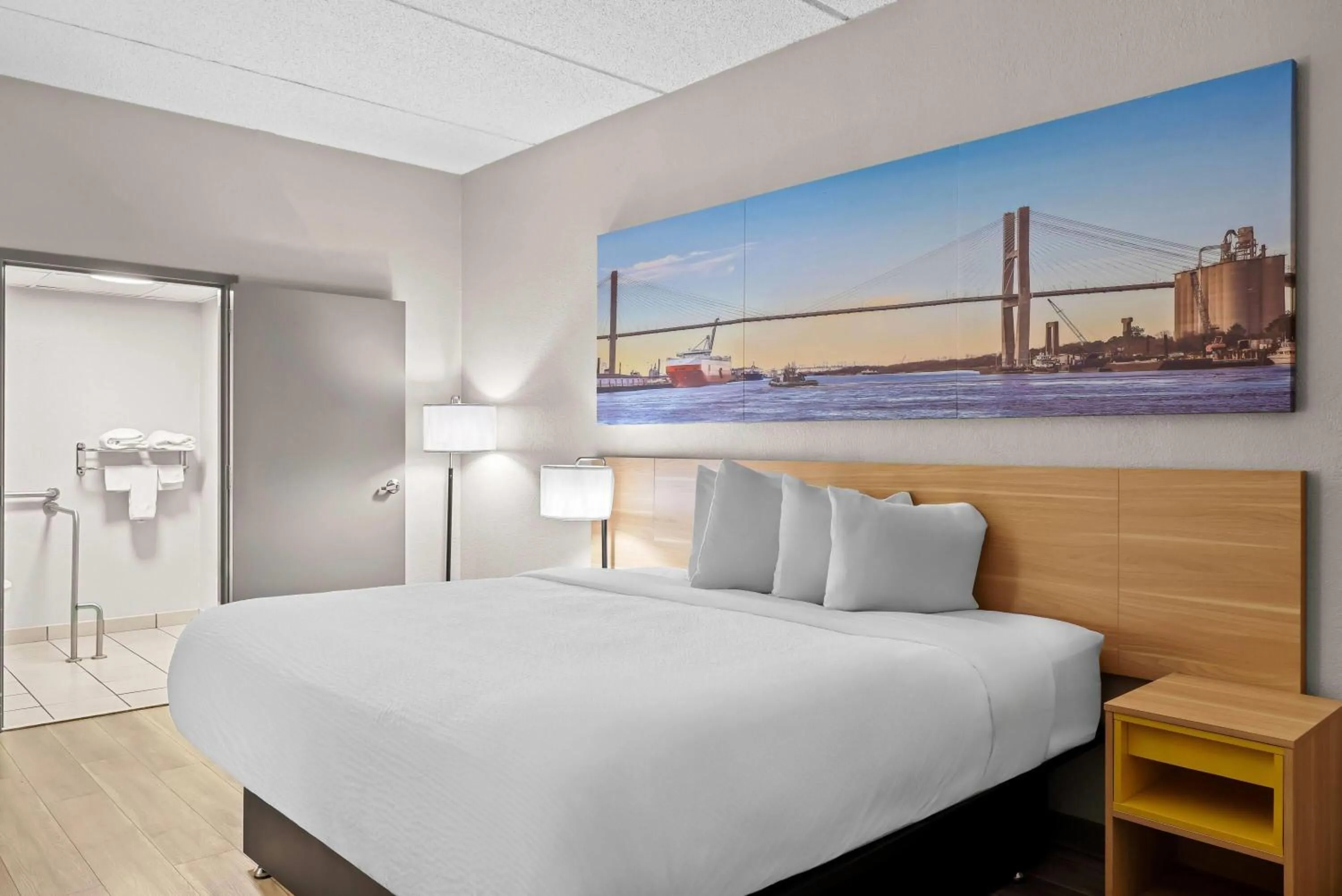 Bed in Days Inn by Wyndham Statesboro