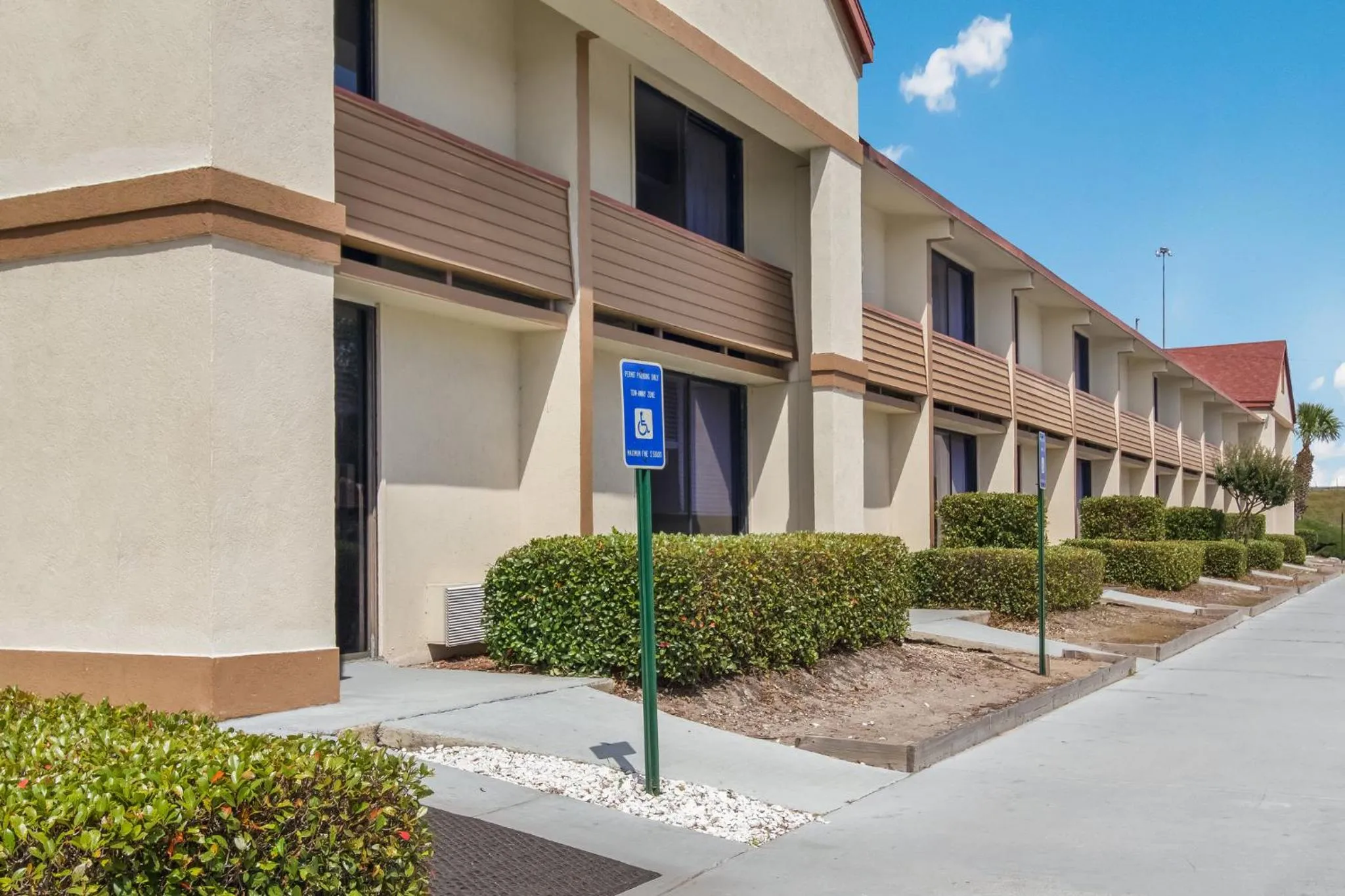 Property building in Red Roof Inn & Suites Brunswick I-95