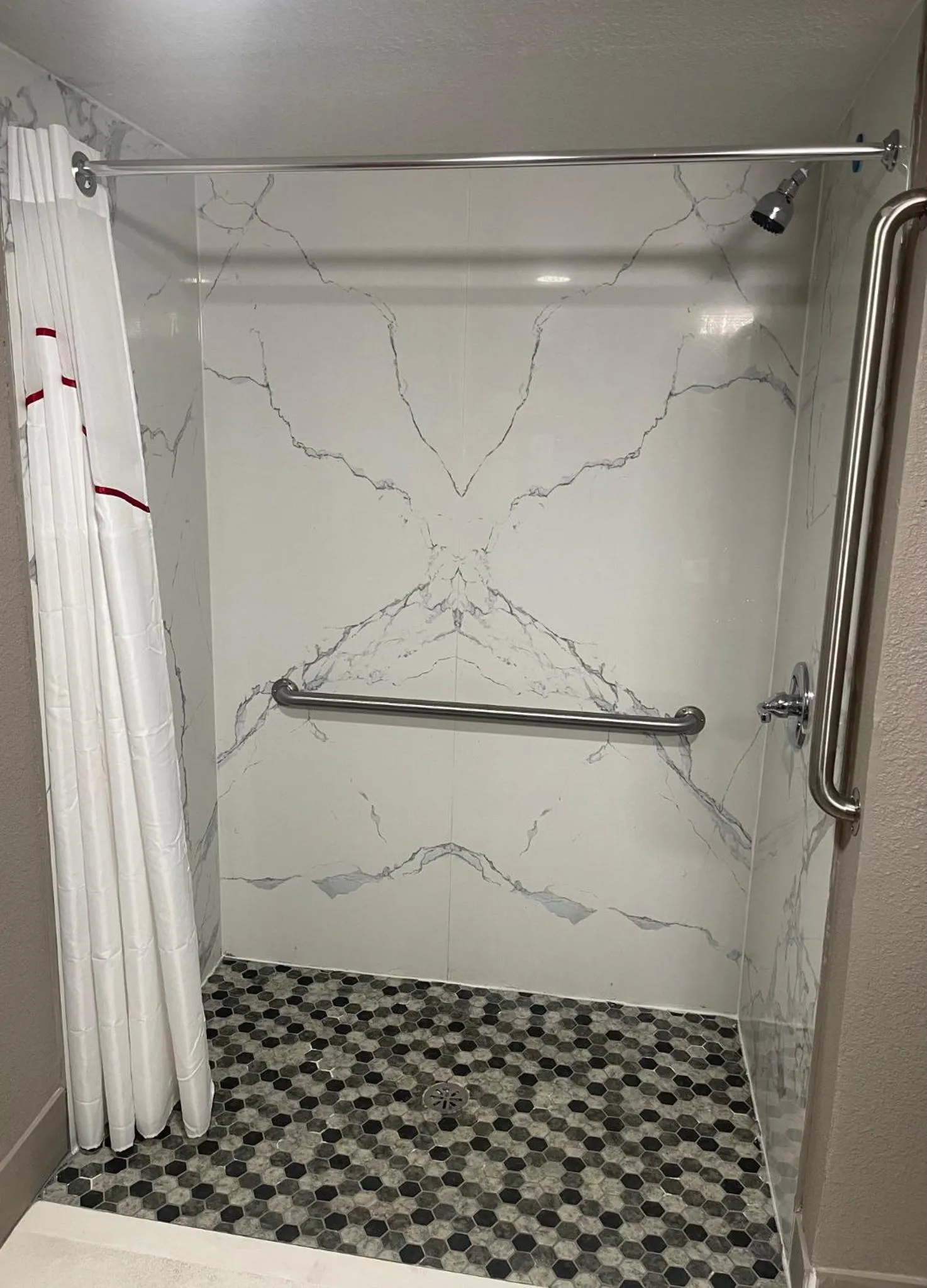 Bathroom in Red Roof Inn & Suites Brunswick I-95