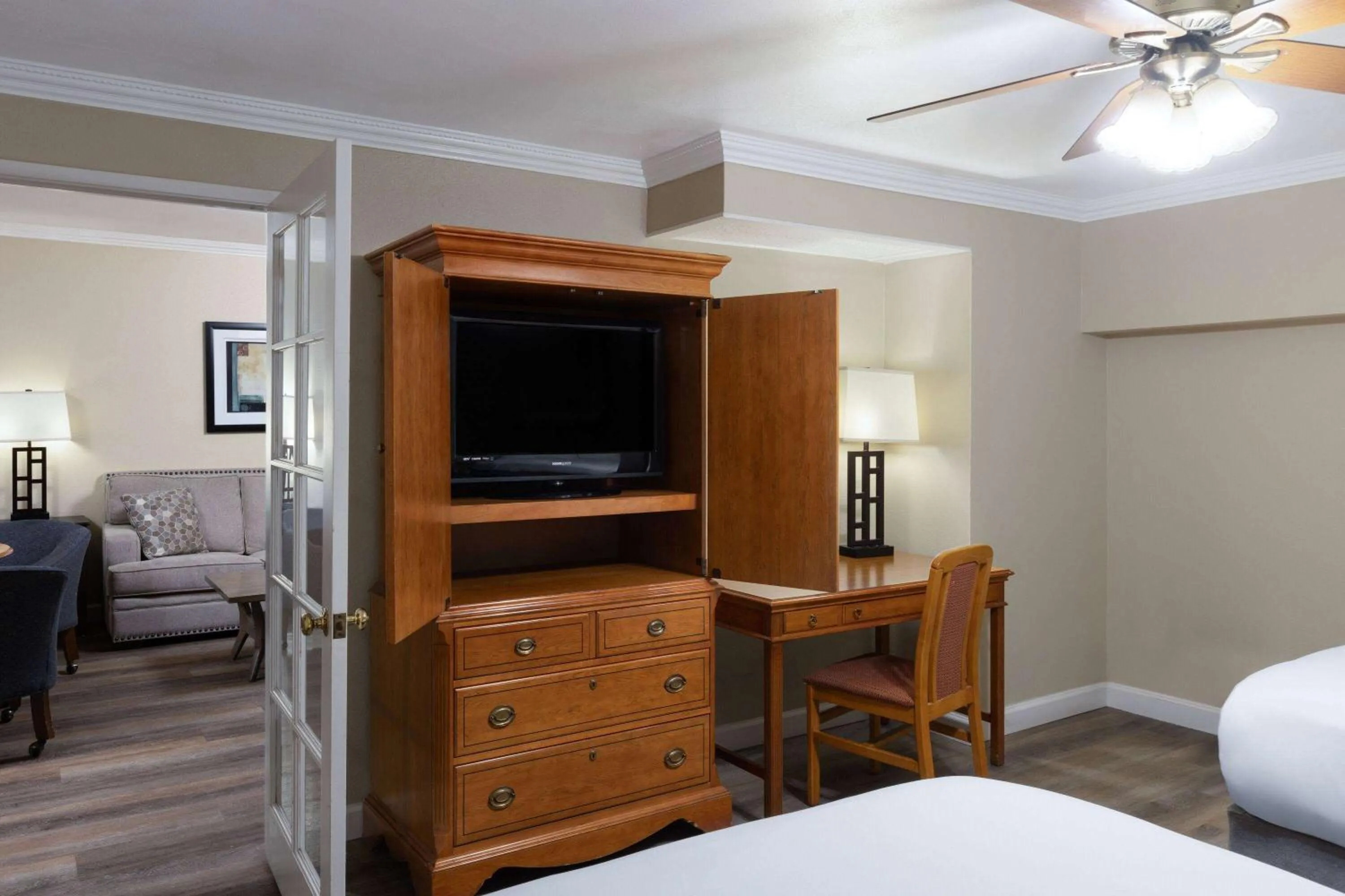 Photo of the whole room, Bed in Travelodge by Wyndham Monterey Bay