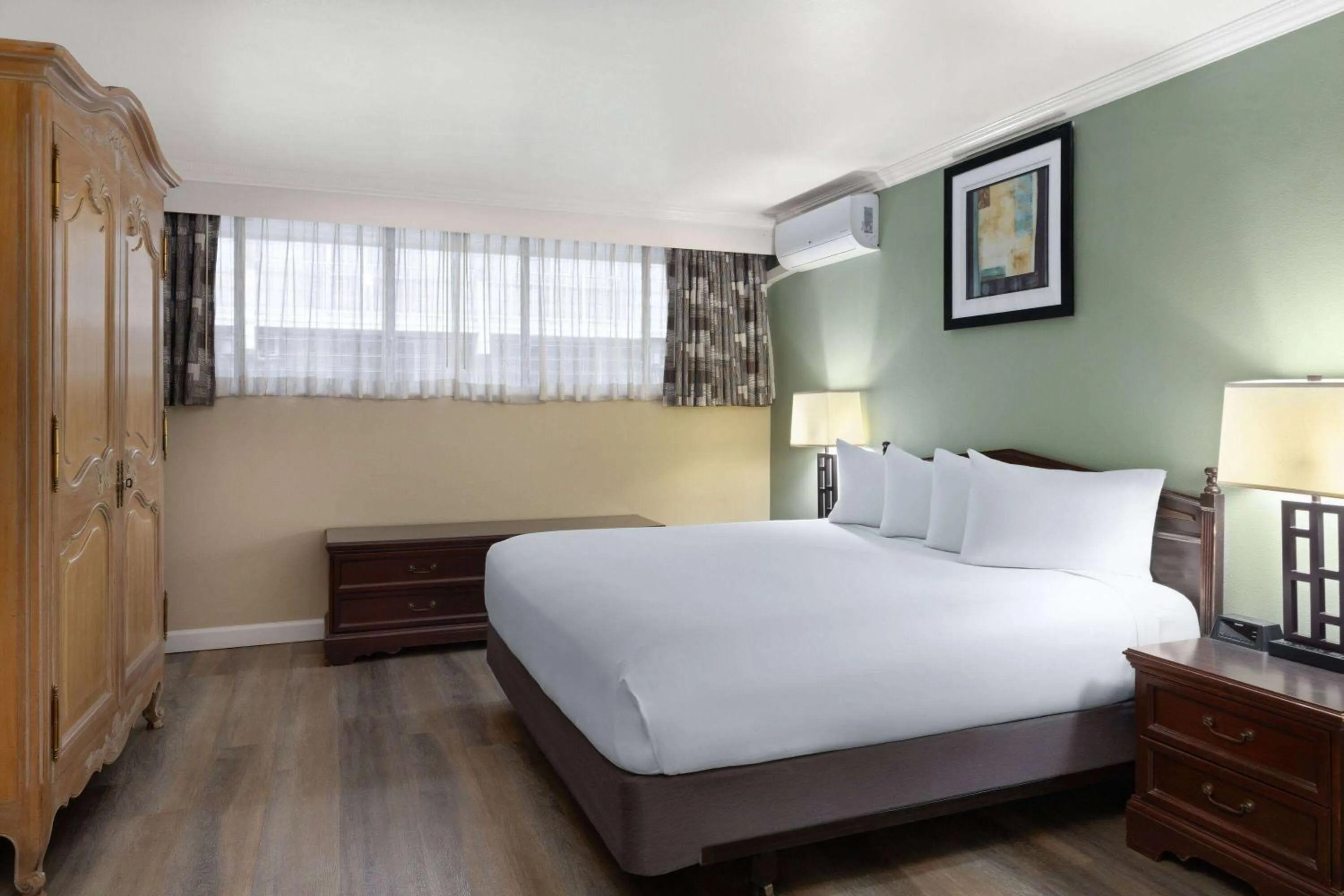 Photo of the whole room, Bed in Travelodge by Wyndham Monterey Bay