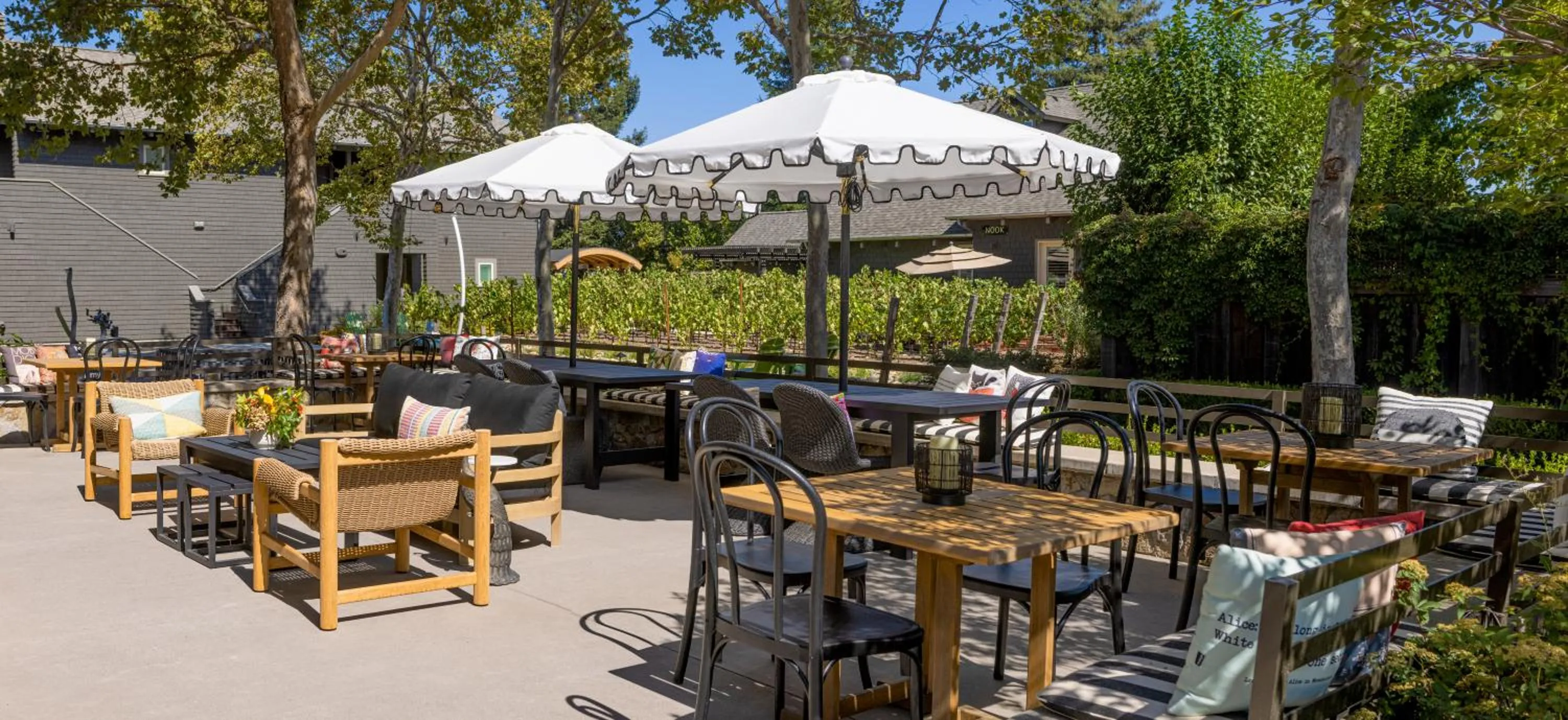 Dining area in SENZA Hotel