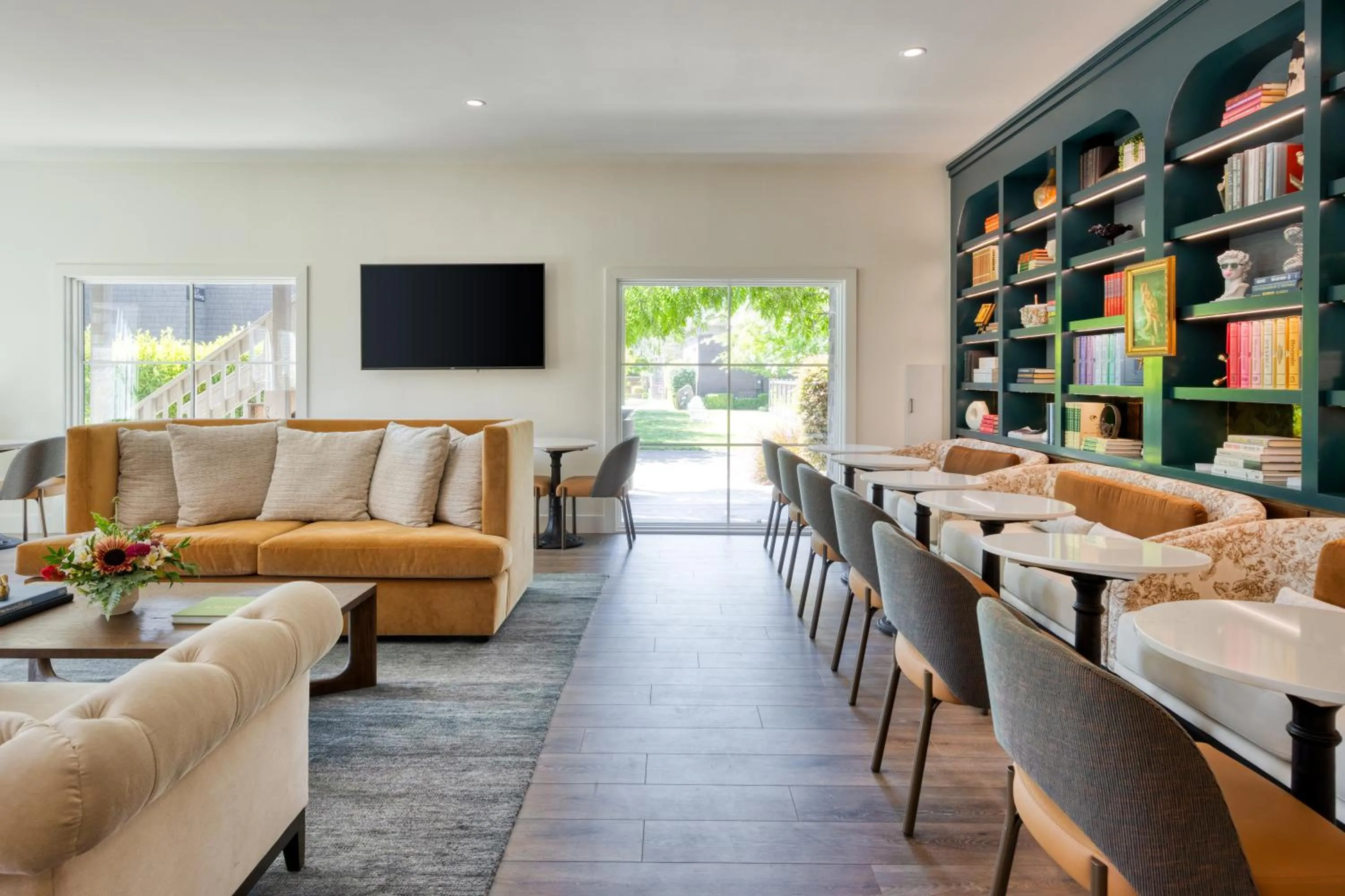 Seating area in SENZA Hotel