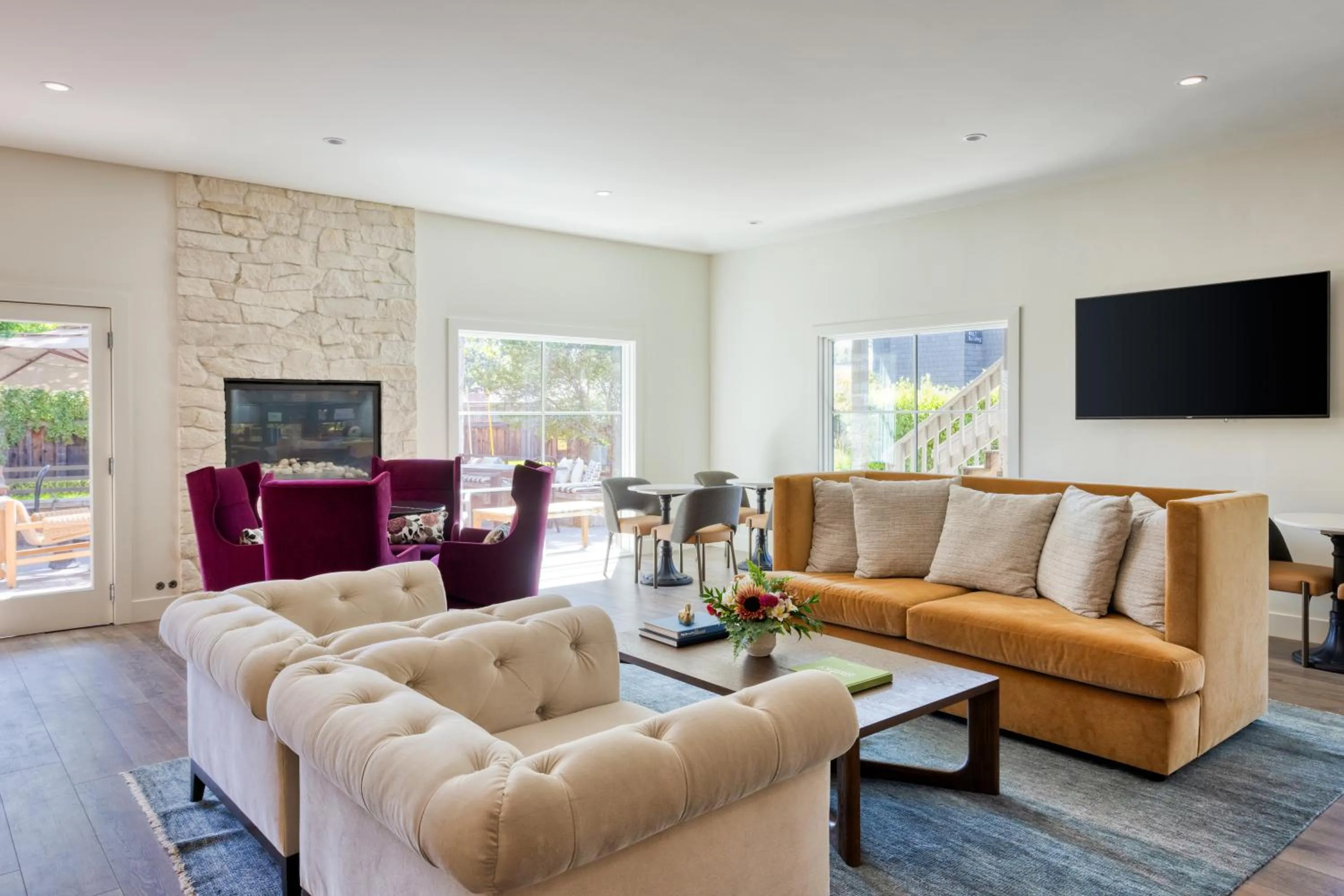 Seating area in SENZA Hotel