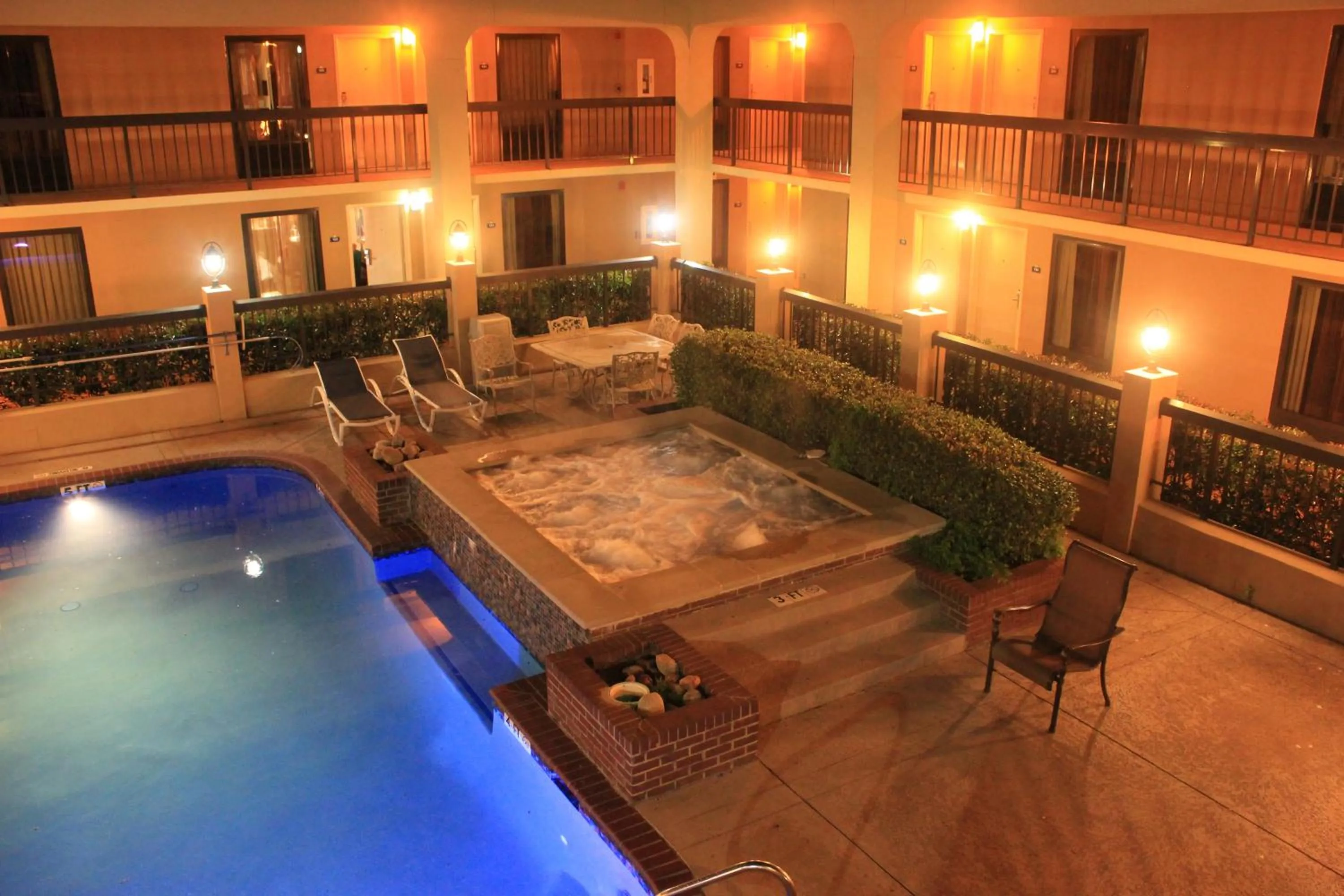 Swimming pool in Days Inn by Wyndham Longview South