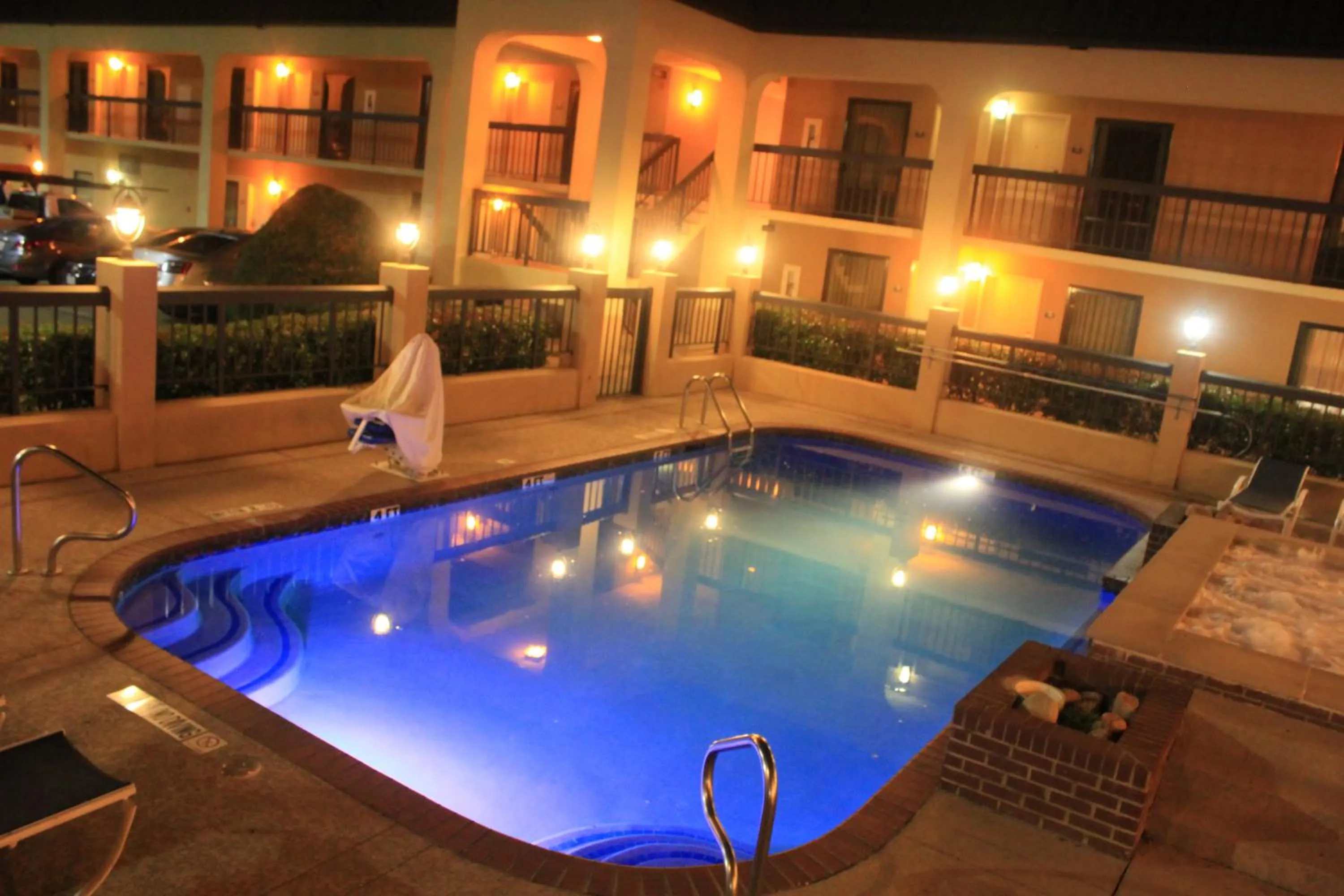 Swimming pool in Days Inn by Wyndham Longview South